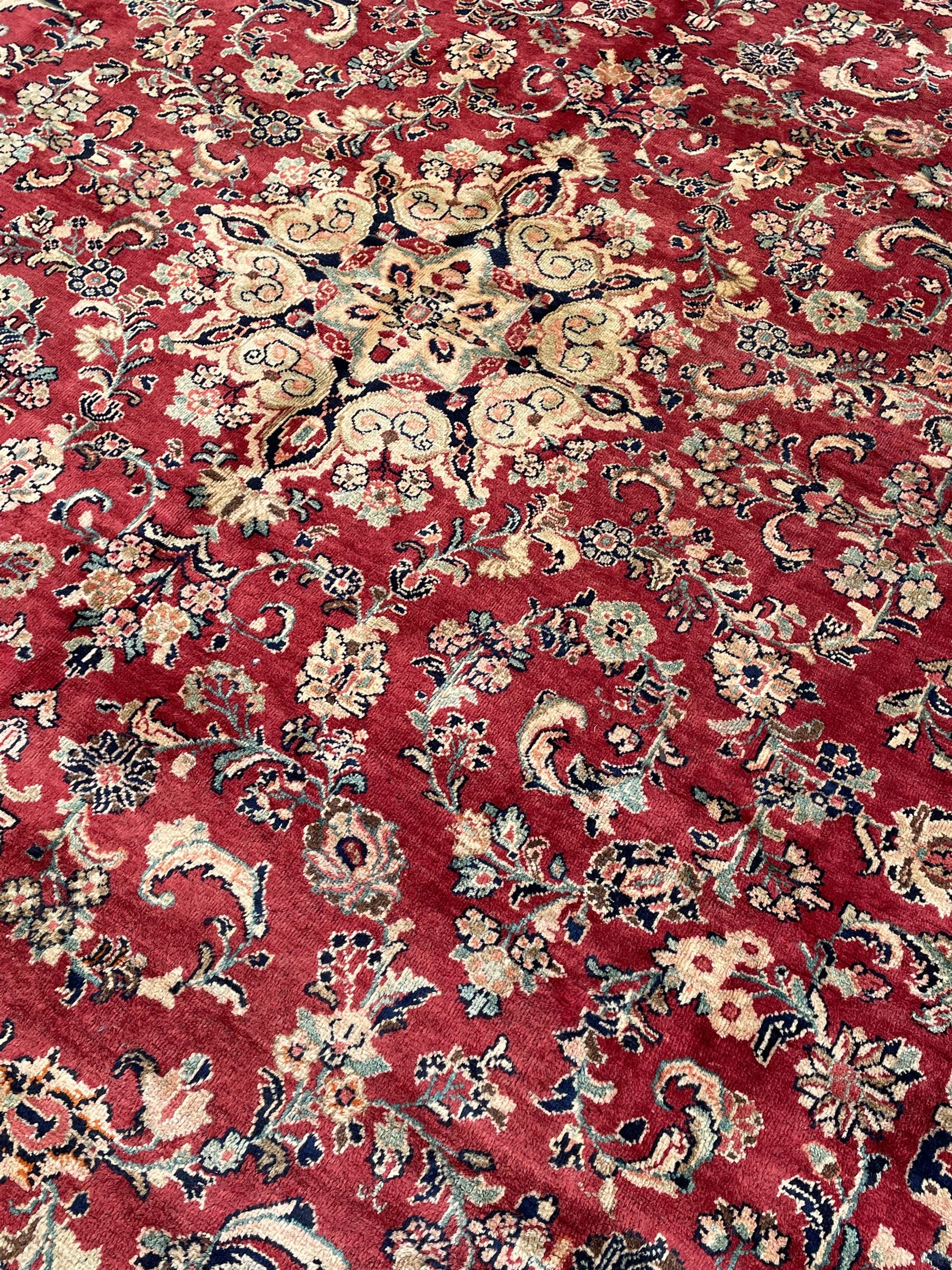 Persian Mahal red ground carpet - Image 5 of 9