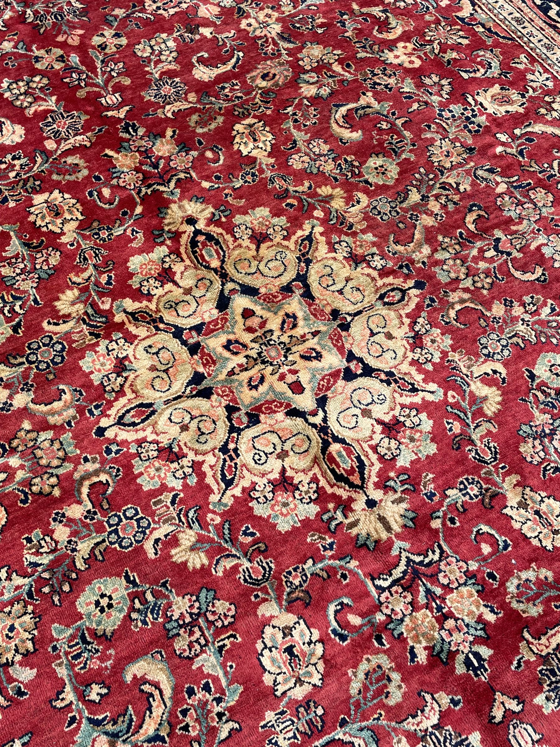 Persian Mahal red ground carpet - Image 9 of 9