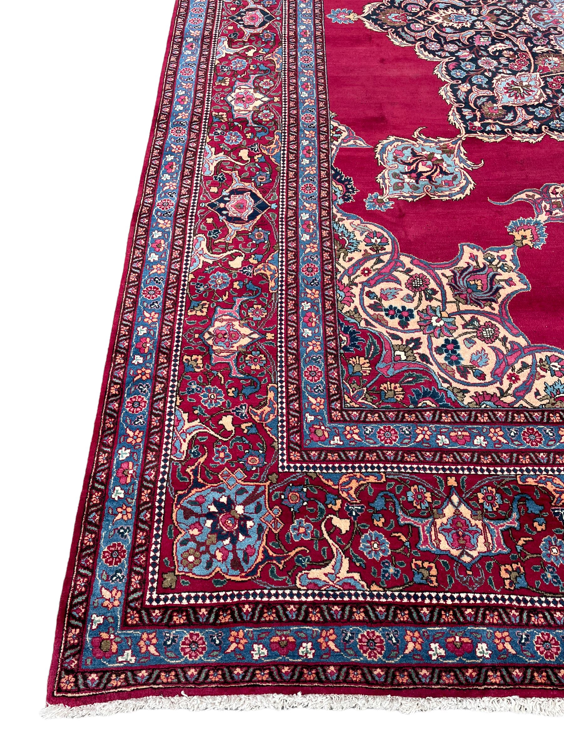 Large Persian Meshed red ground carpet - Image 5 of 6