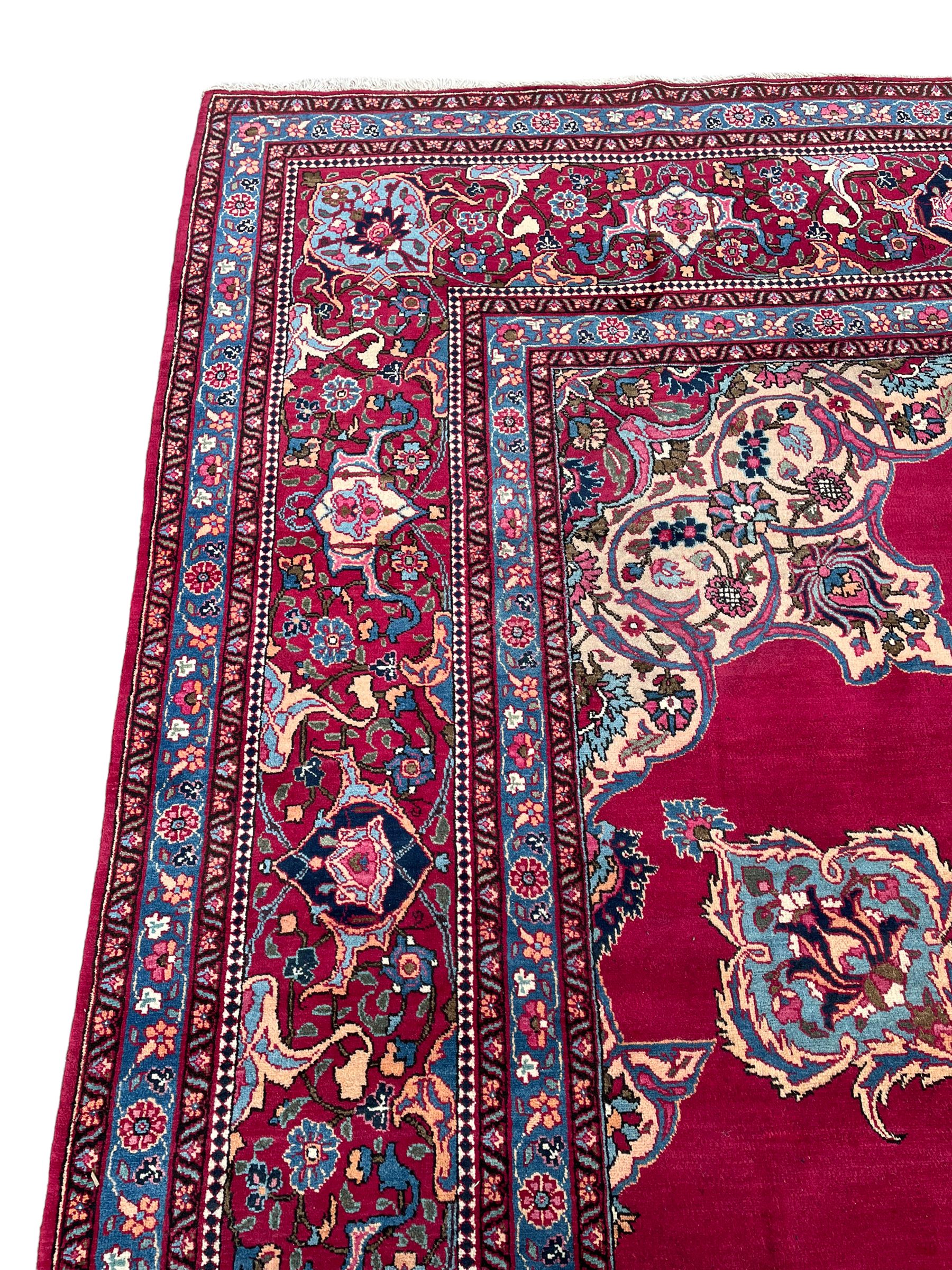 Large Persian Meshed red ground carpet - Image 4 of 6