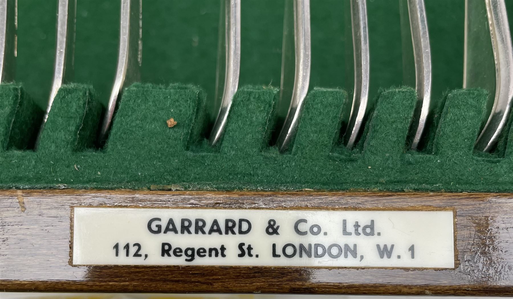 Regent plated canteen of Sheraton cutlery for eight covers by Garrards in mahogany box together with - Image 3 of 7