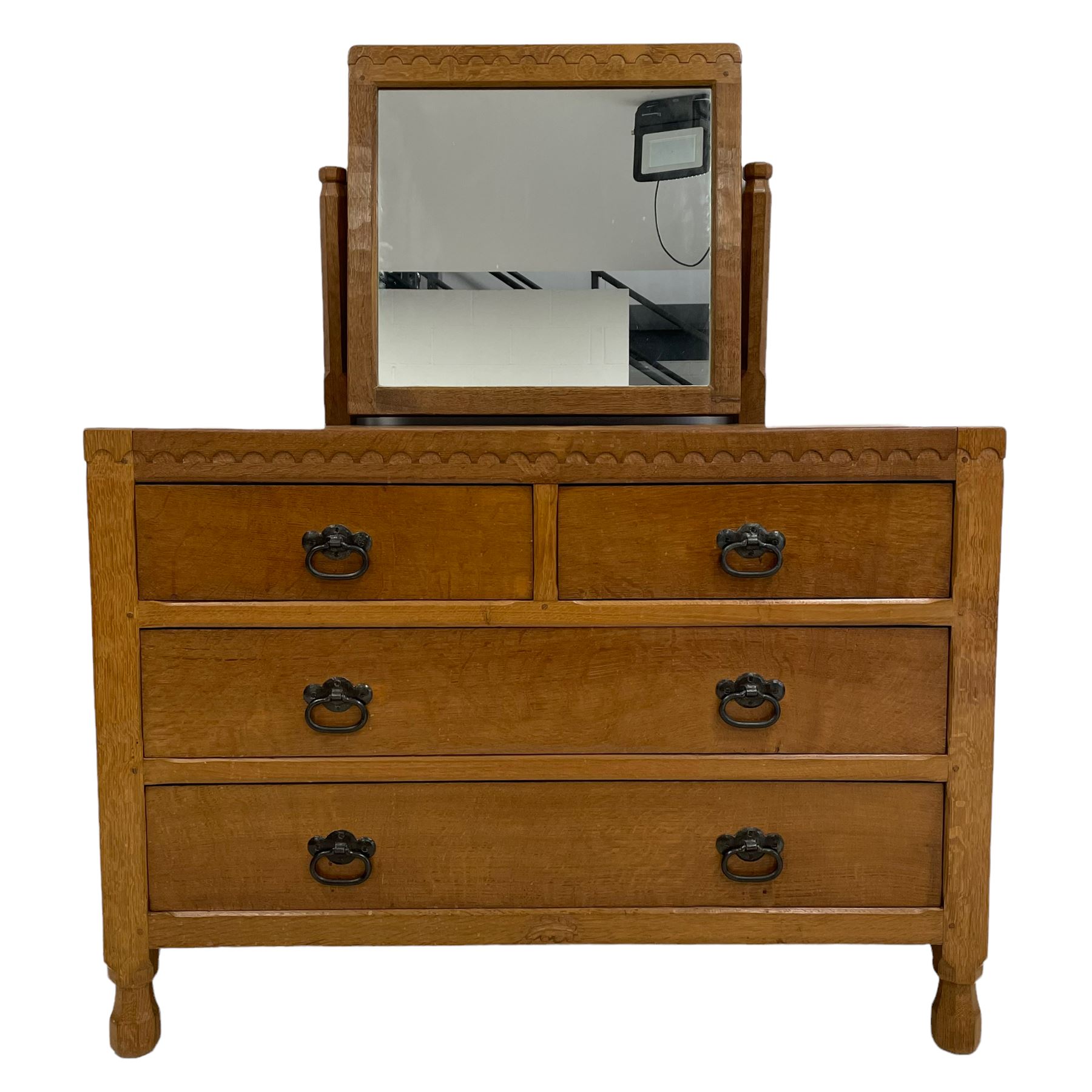 'Oakleafman' oak dressing chest - Image 5 of 5