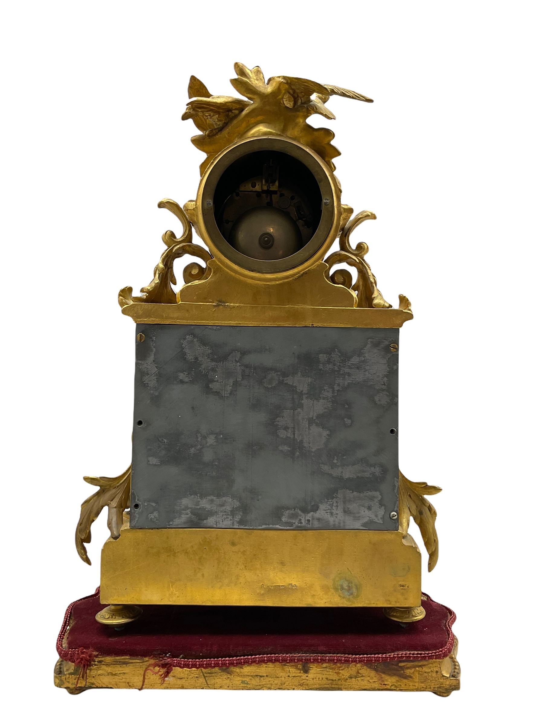 French Napoleon III mantle clock in a gilt speller rococo case surmounted by two birds taking flight - Image 4 of 4