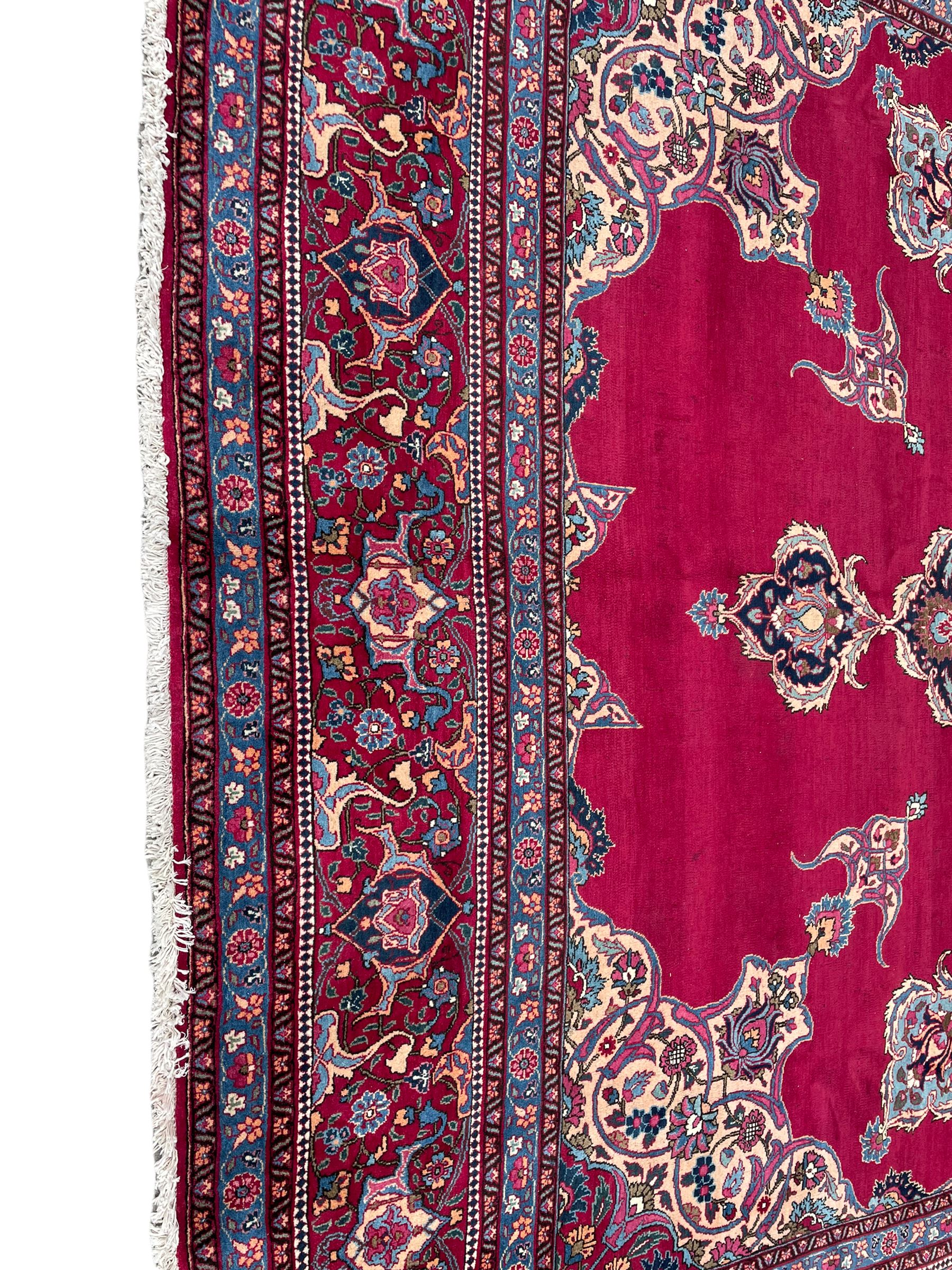 Large Persian Meshed red ground carpet - Image 3 of 6