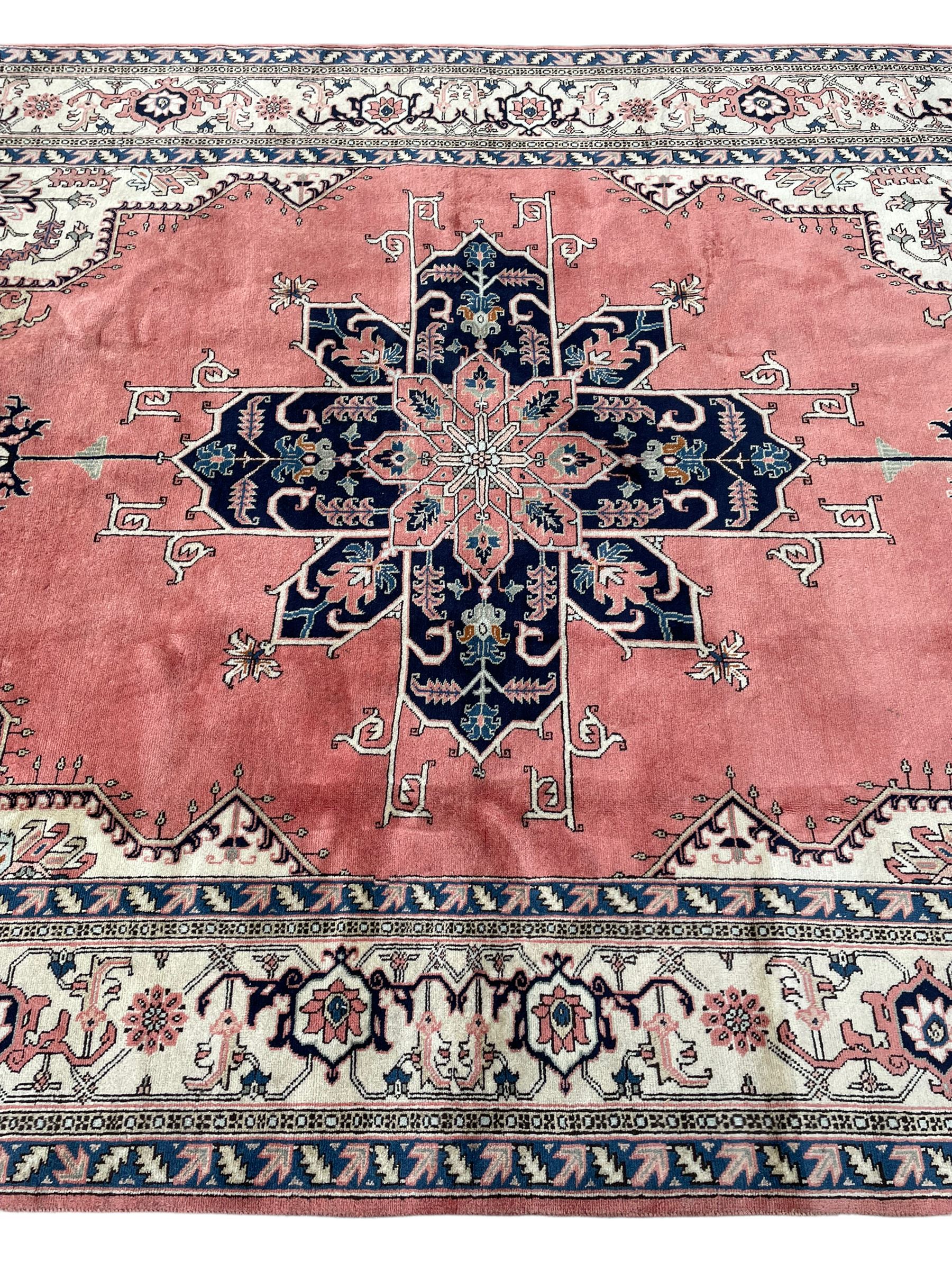 Persian Heriz pale peach ground rug - Image 6 of 6