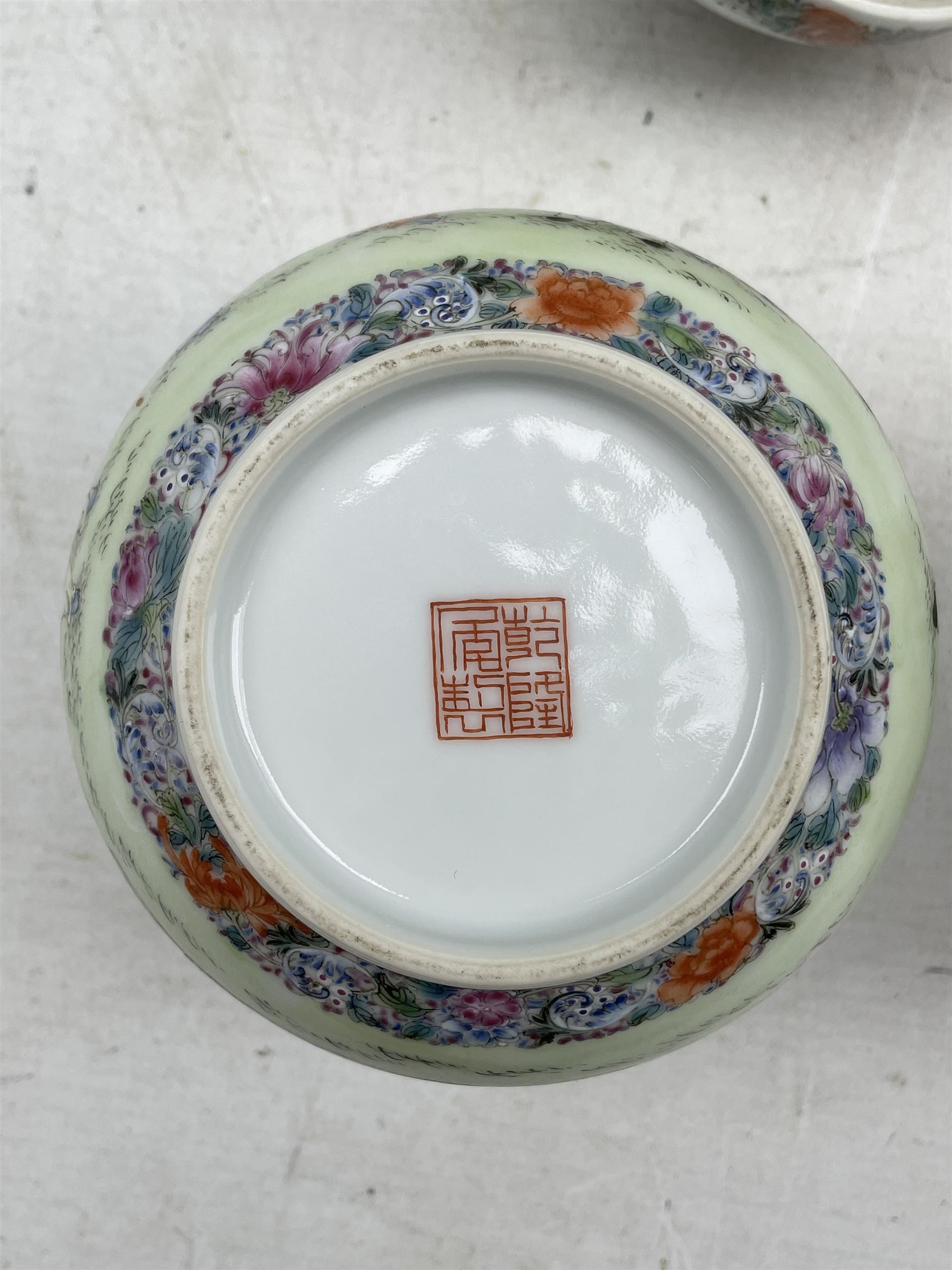 Pair of Chinese Republic Period porcelain bowls and covers - Image 6 of 8
