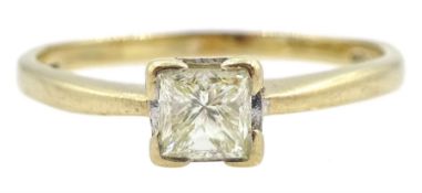 9ct gold single stone princess cut diamond ring