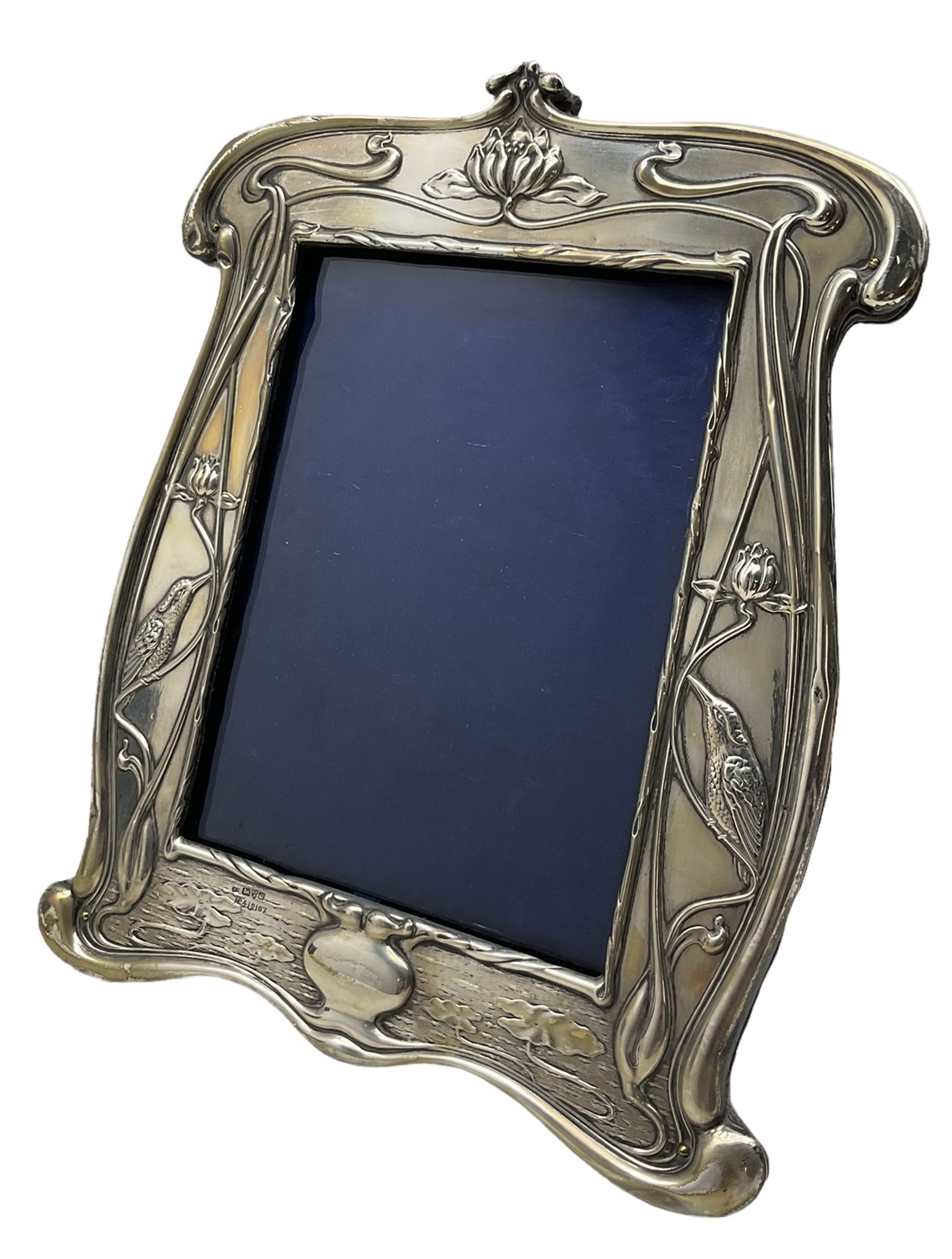 Edwardian Art Nouveau silver photograph frame with birds on flowering branches - Image 2 of 5