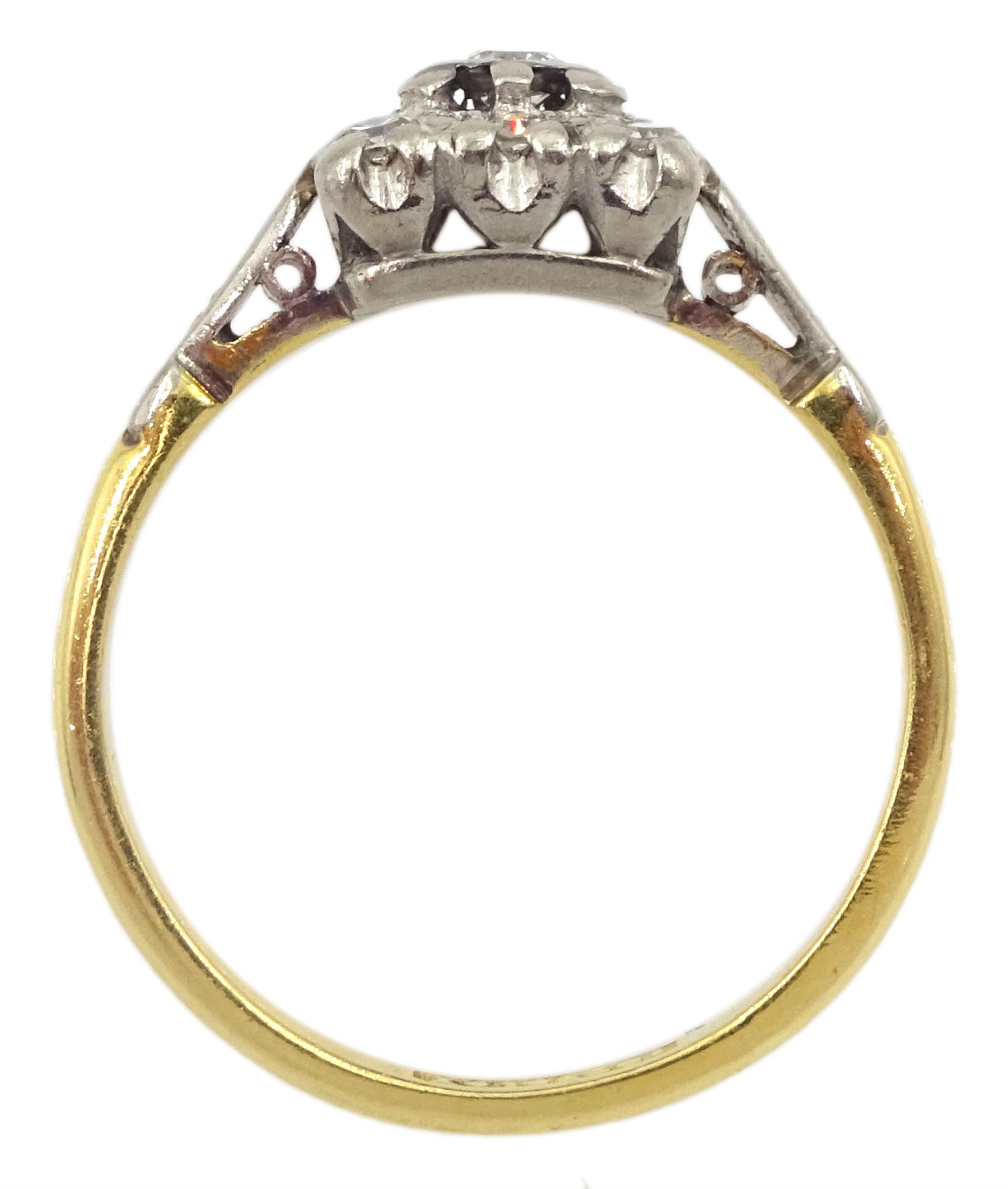 Gold square shaped round cut diamond cluster ring - Image 4 of 4