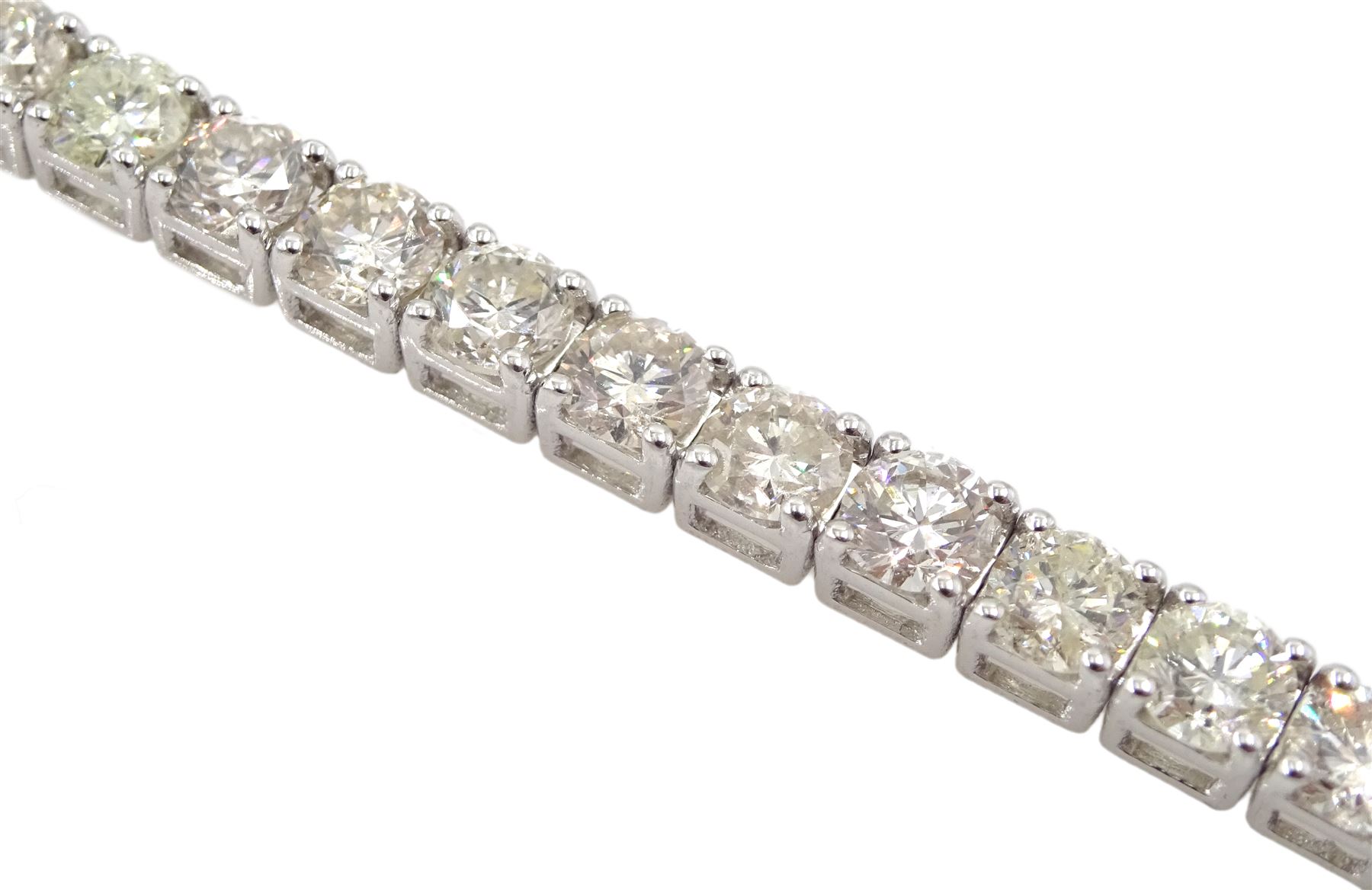 18ct white gold round brilliant cut diamond line bracelet - Image 3 of 3