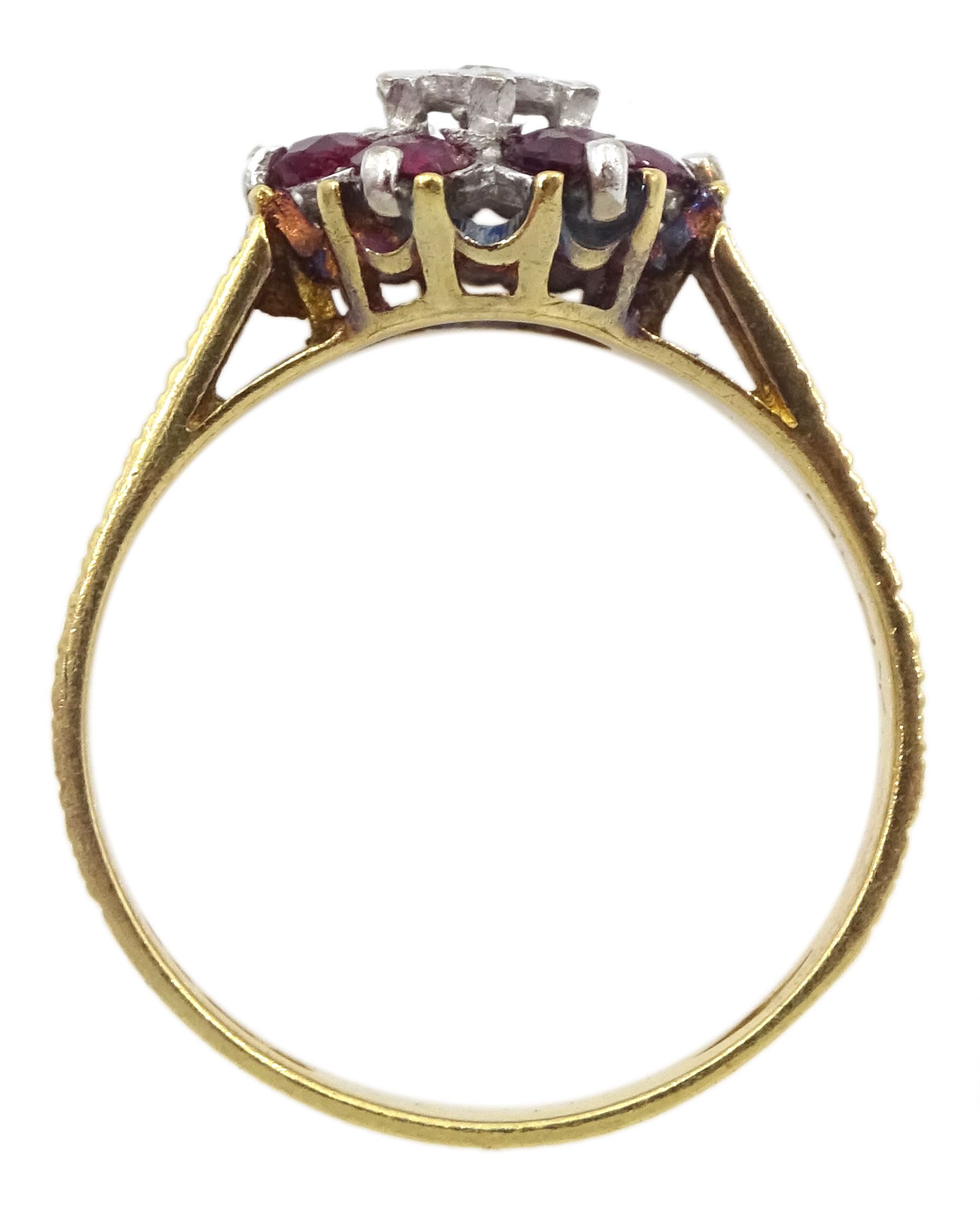 18ct gold garnet and diamond cluster ring - Image 4 of 4