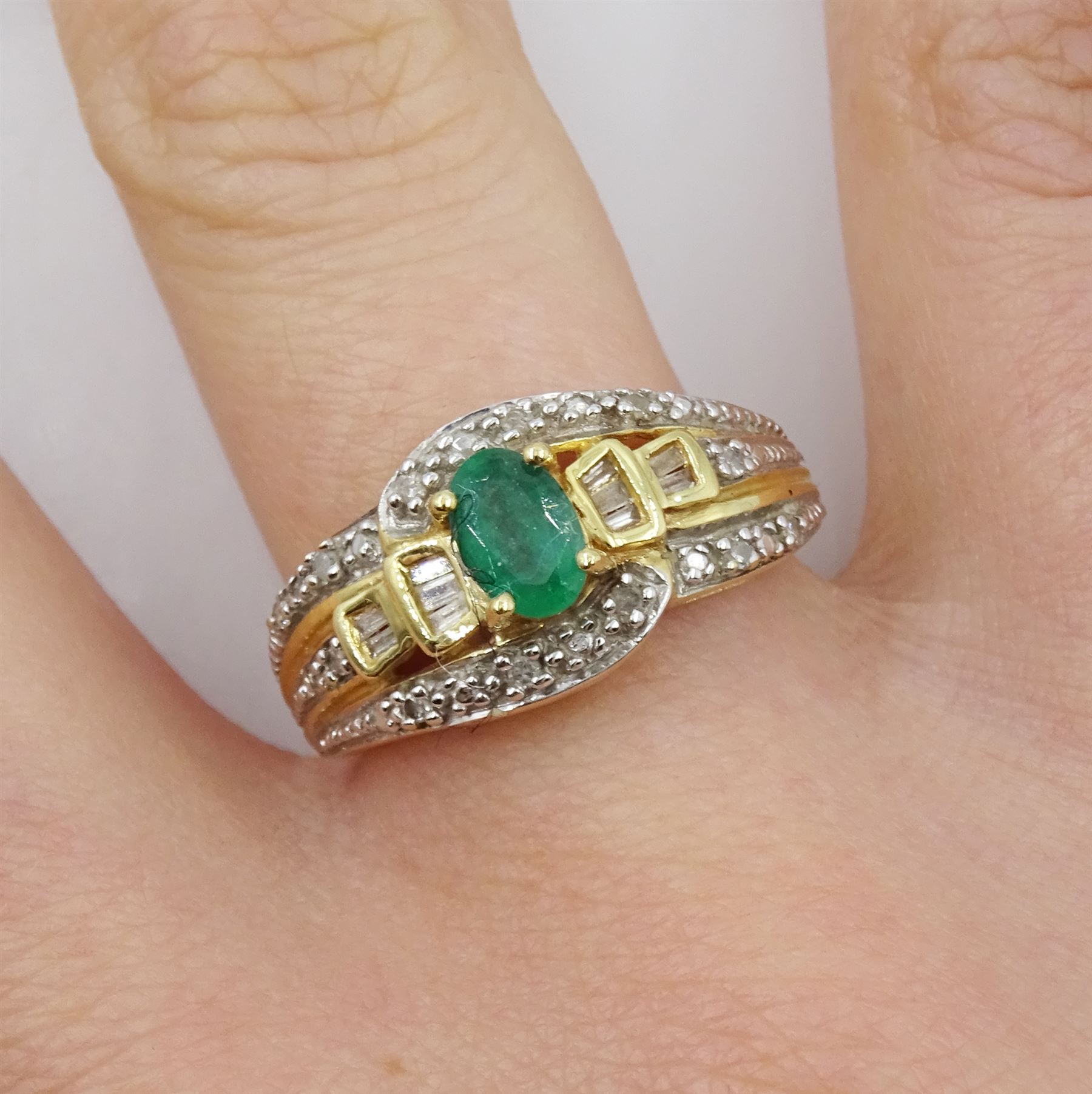 14ct gold oval cut emerald - Image 2 of 4