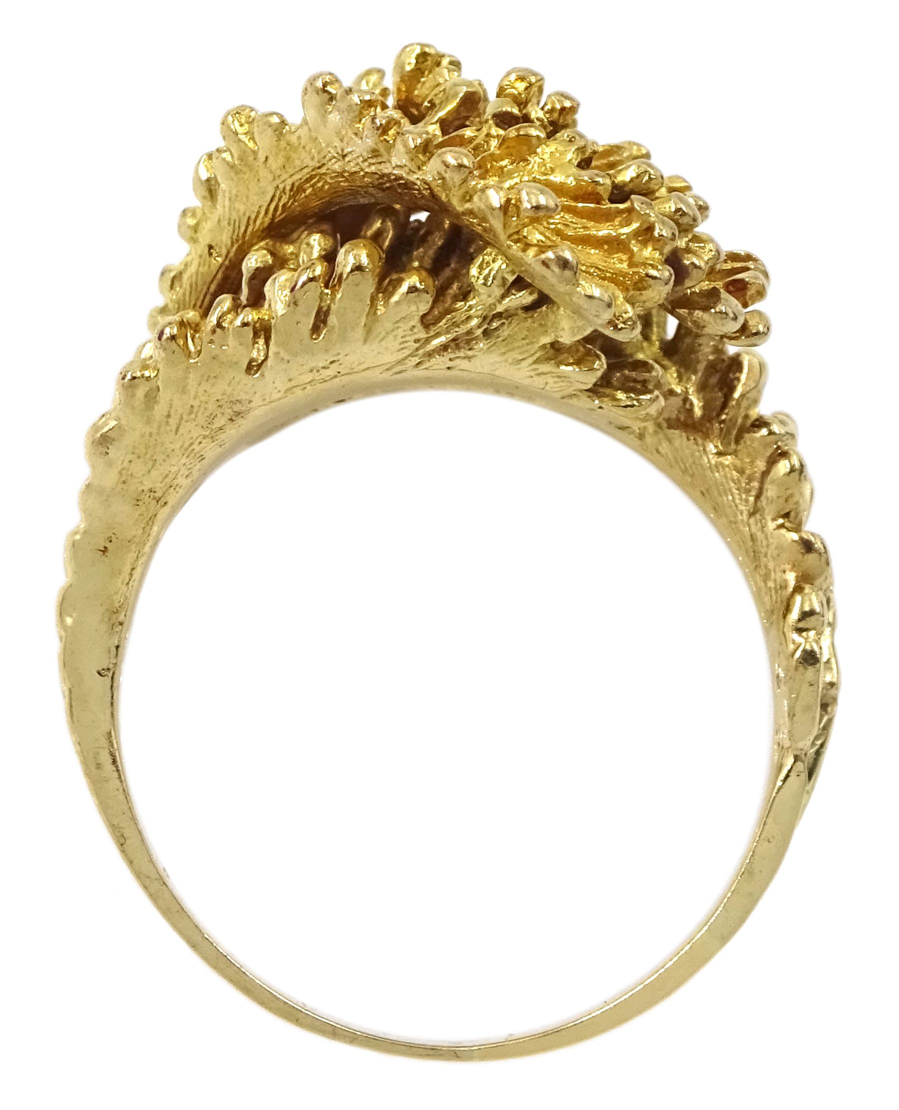 9ct gold abstract leaf design ring - Image 5 of 5