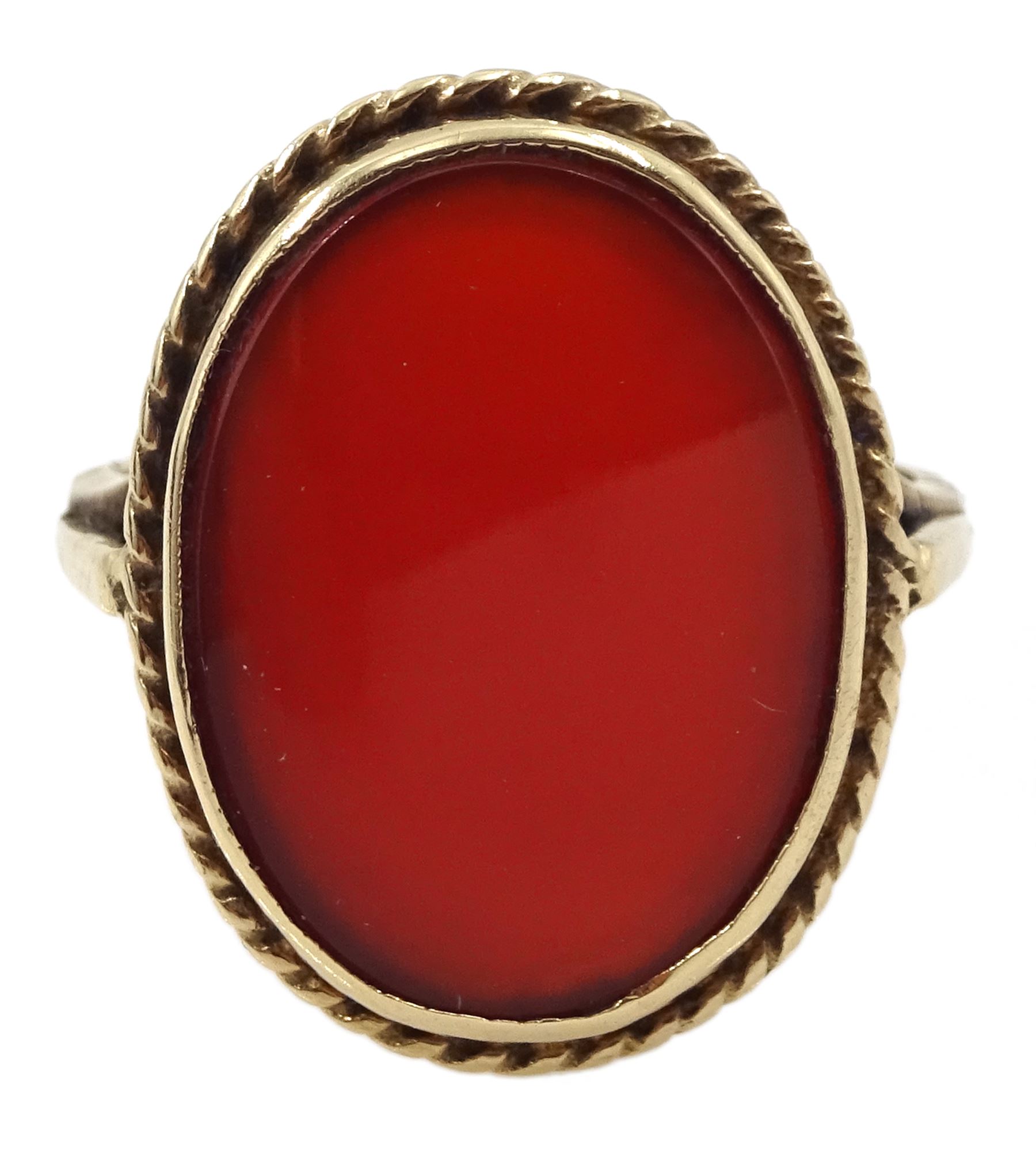 9ct gold single stone oval carnelian ring