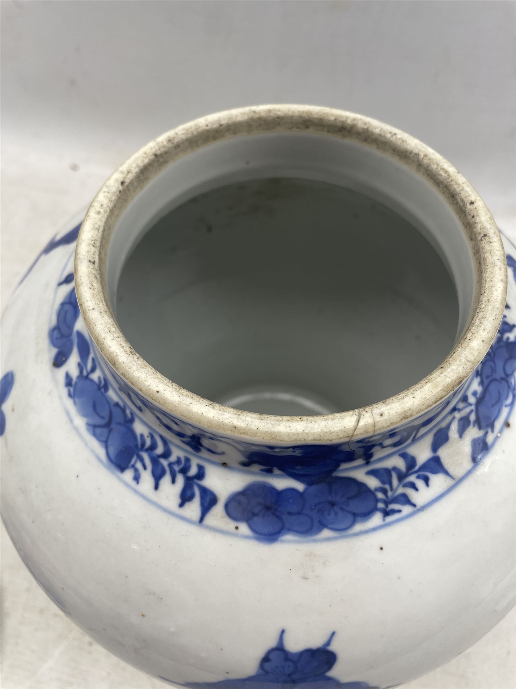 Late 19th/ early 20th century Chinese blue and white vase and cover of inverted baluster form - Image 3 of 5