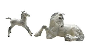 Beswick model of a grey Shire Mare lying down No2459 and a grey foal (2)