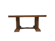 Early 20th century oak dining table