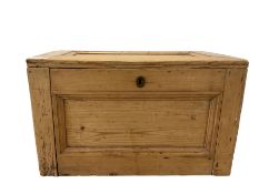 Pine box with hinged lifting lid