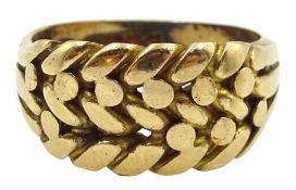 Victorian 18ct gold keeper ring