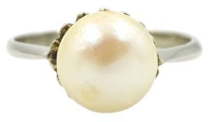 18ct white gold single stone cultured pearl ring