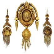 Victorian gold tassel brooch