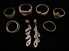9ct gold jewellery including six rings and a pair of rose gold pendant stud earrings