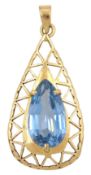 18ct gold pear shaped synthetic blue stone openwork pendant
