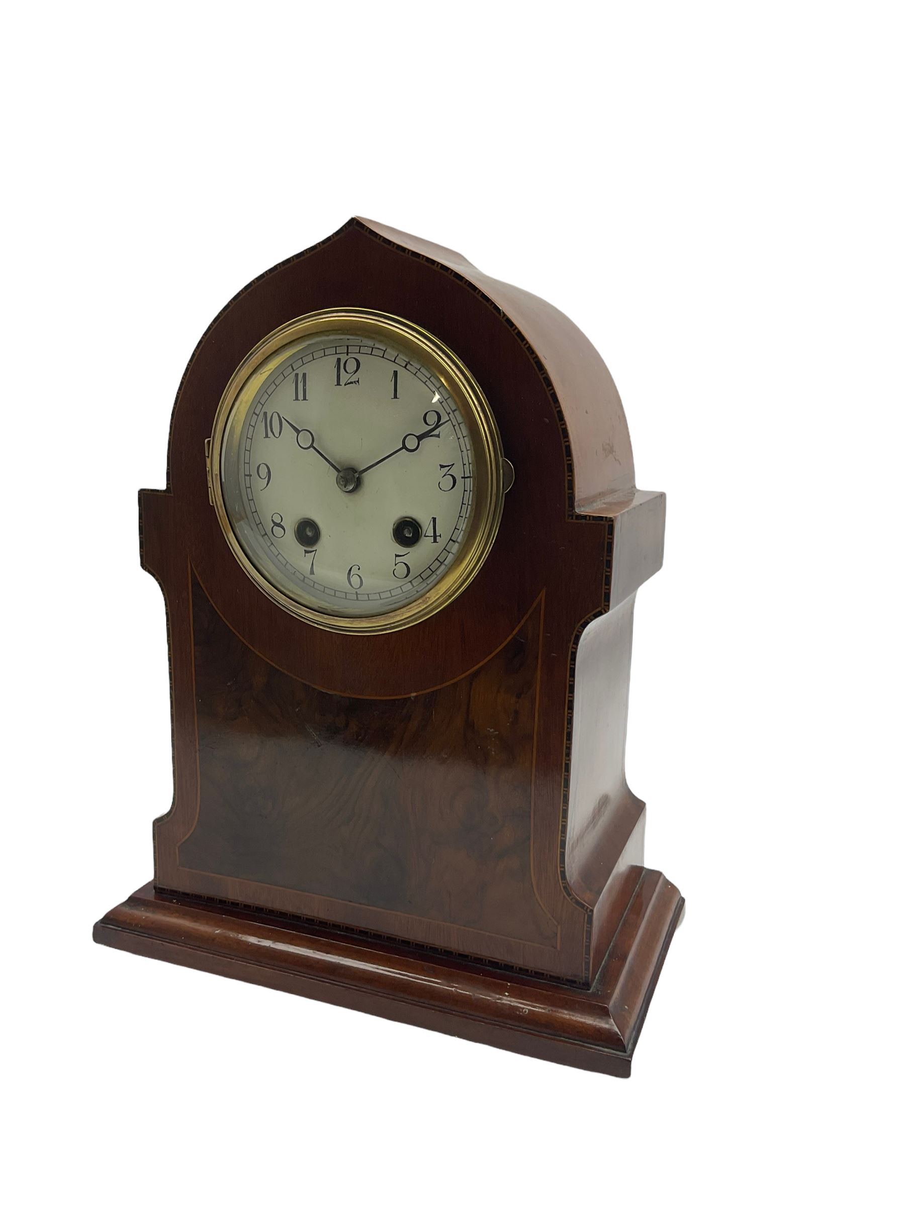 An Edwardian c1910 mahogany veneered mantle clock in a pointed arch case with inlaid satinwood strin - Image 2 of 3