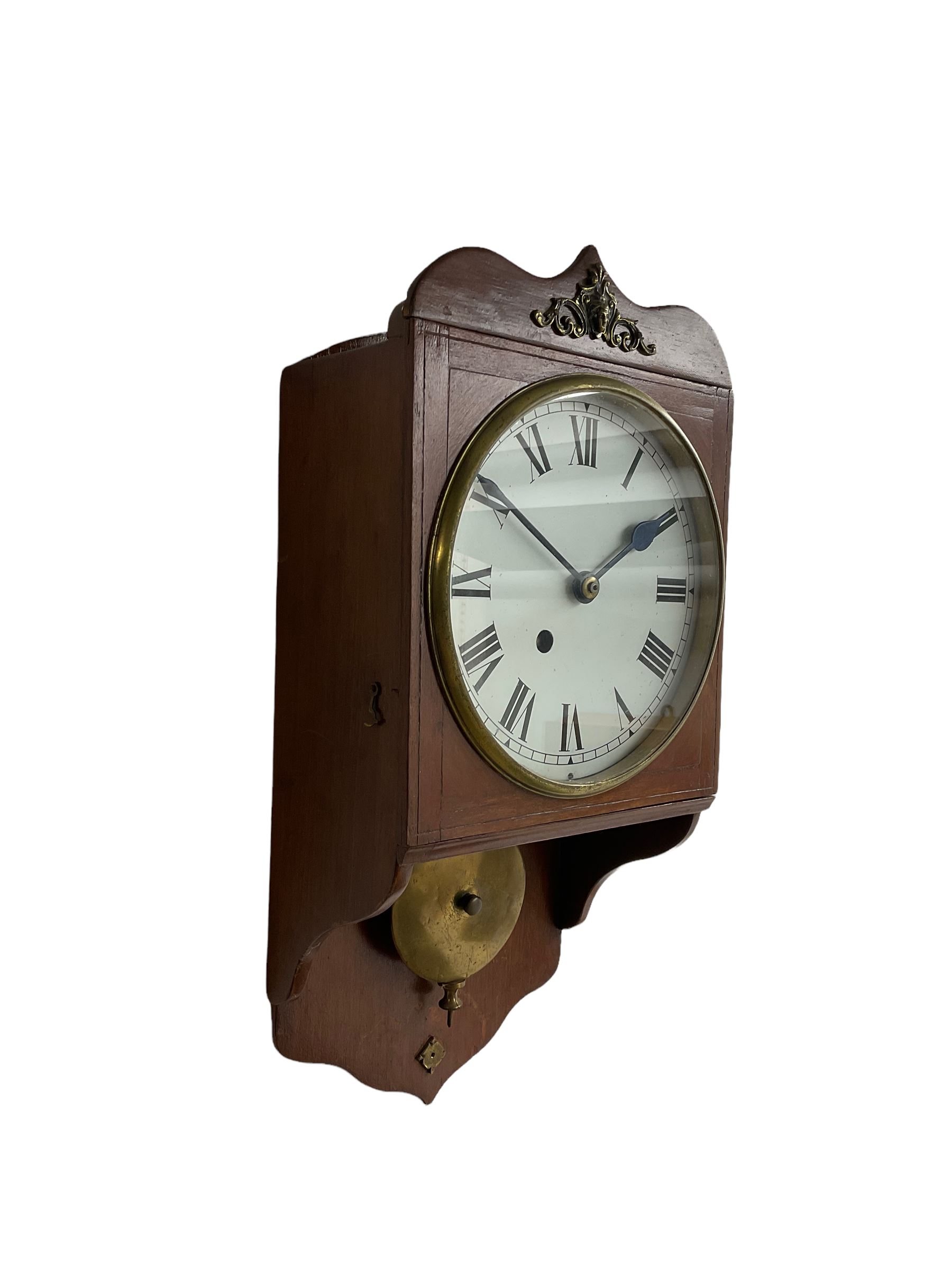 An early 20th century wall clock in a mahogany case - Image 2 of 4