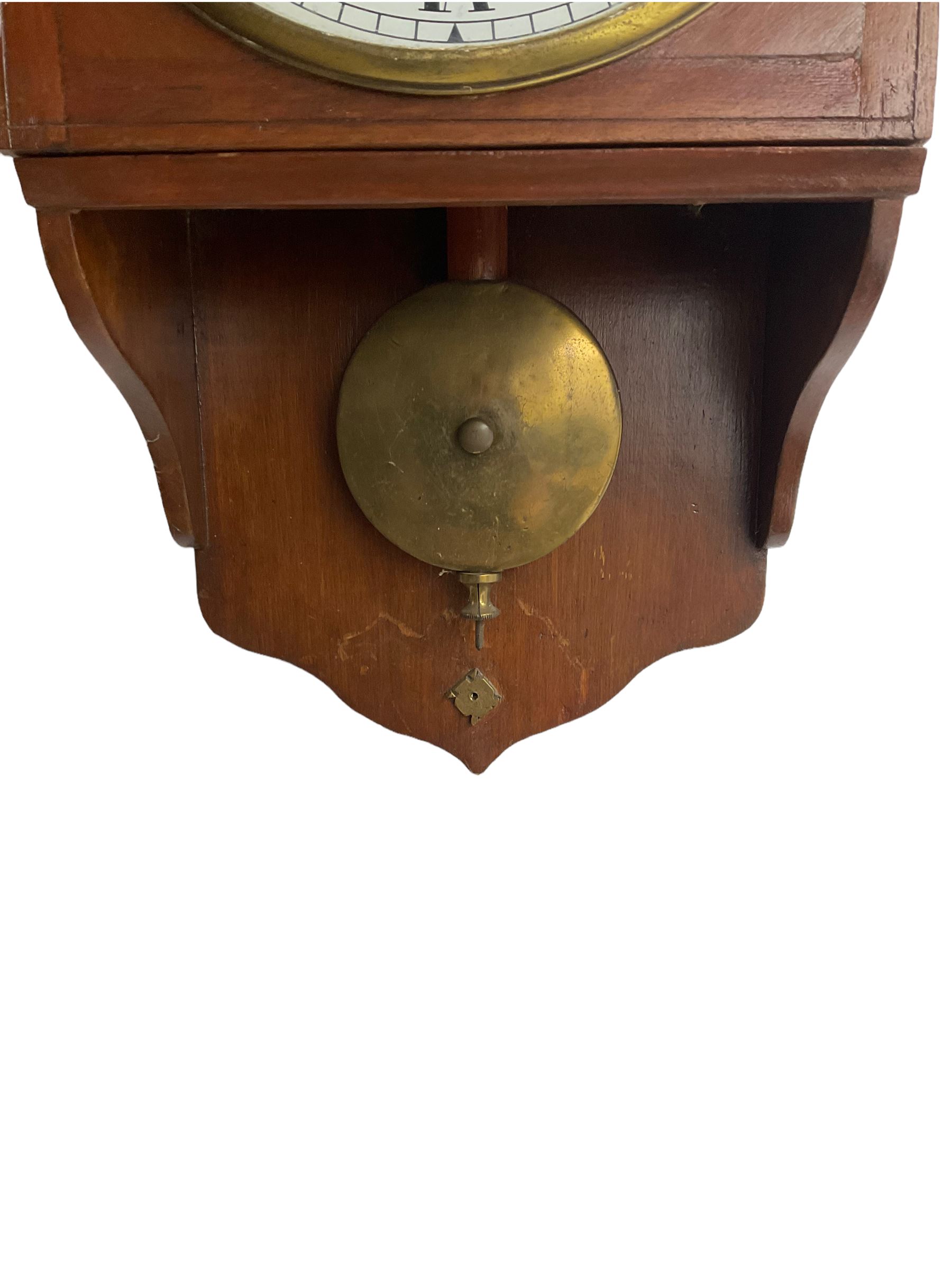An early 20th century wall clock in a mahogany case - Image 3 of 4