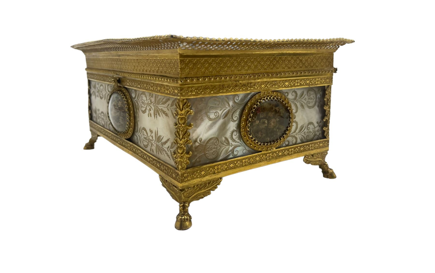 Early 19th century French Palais Royal type ormolu and mother-of-pearl musical sewing etui - Image 16 of 19