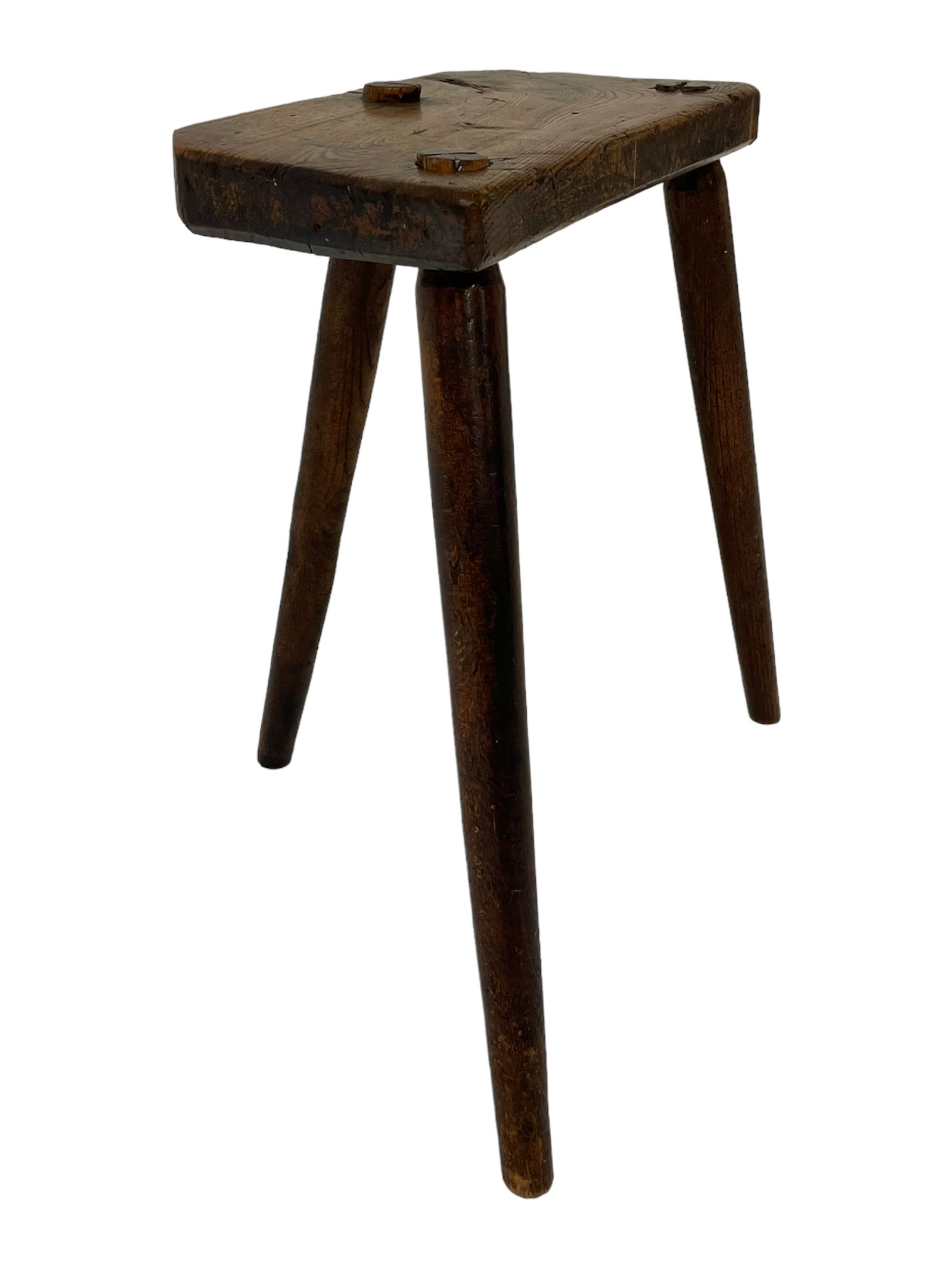 Early 19th century three-legged milking stool - Image 3 of 6