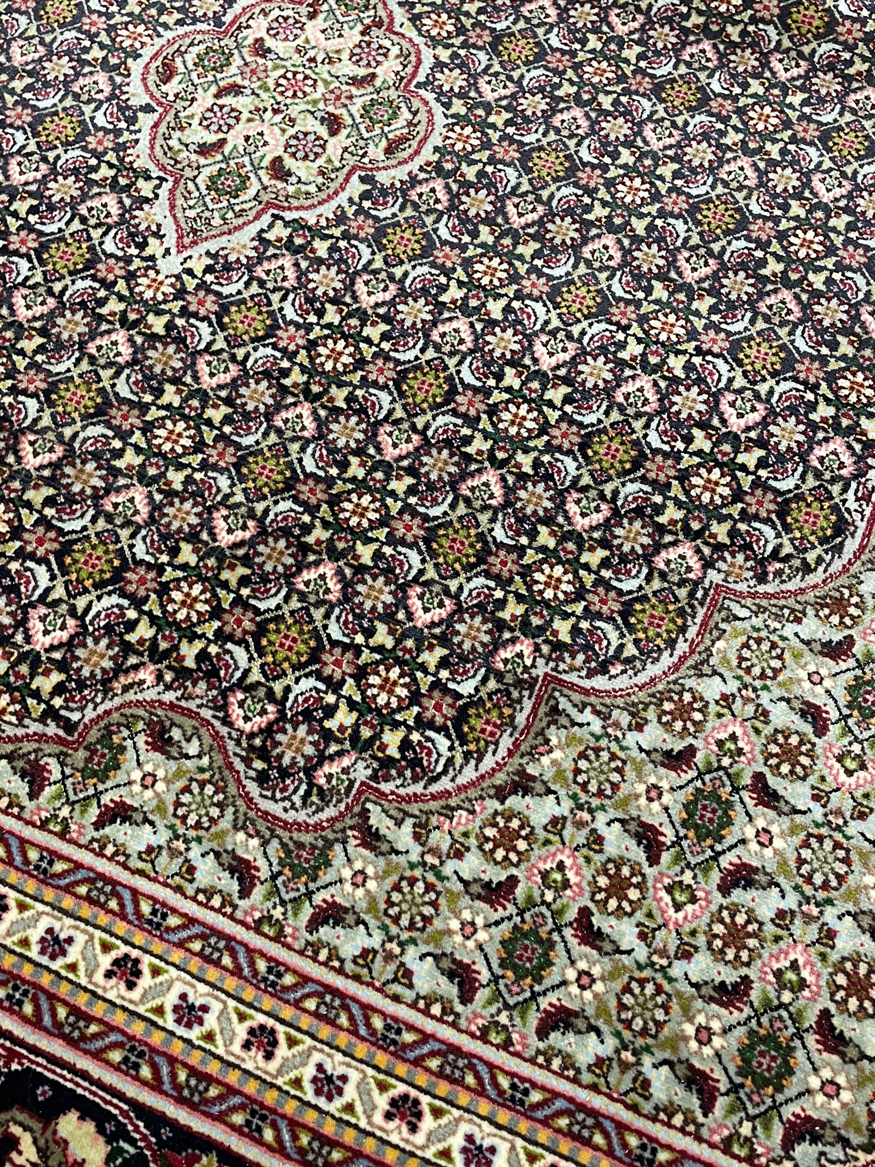 Fine Persian Tabriz rug - Image 8 of 8