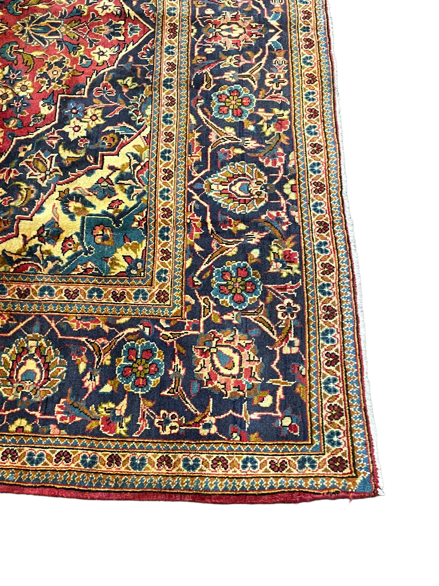 Persian Kashan red ground rug - Image 4 of 5