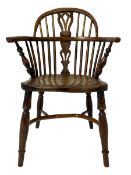 Early 19th century elm and yew wood Windsor armchair