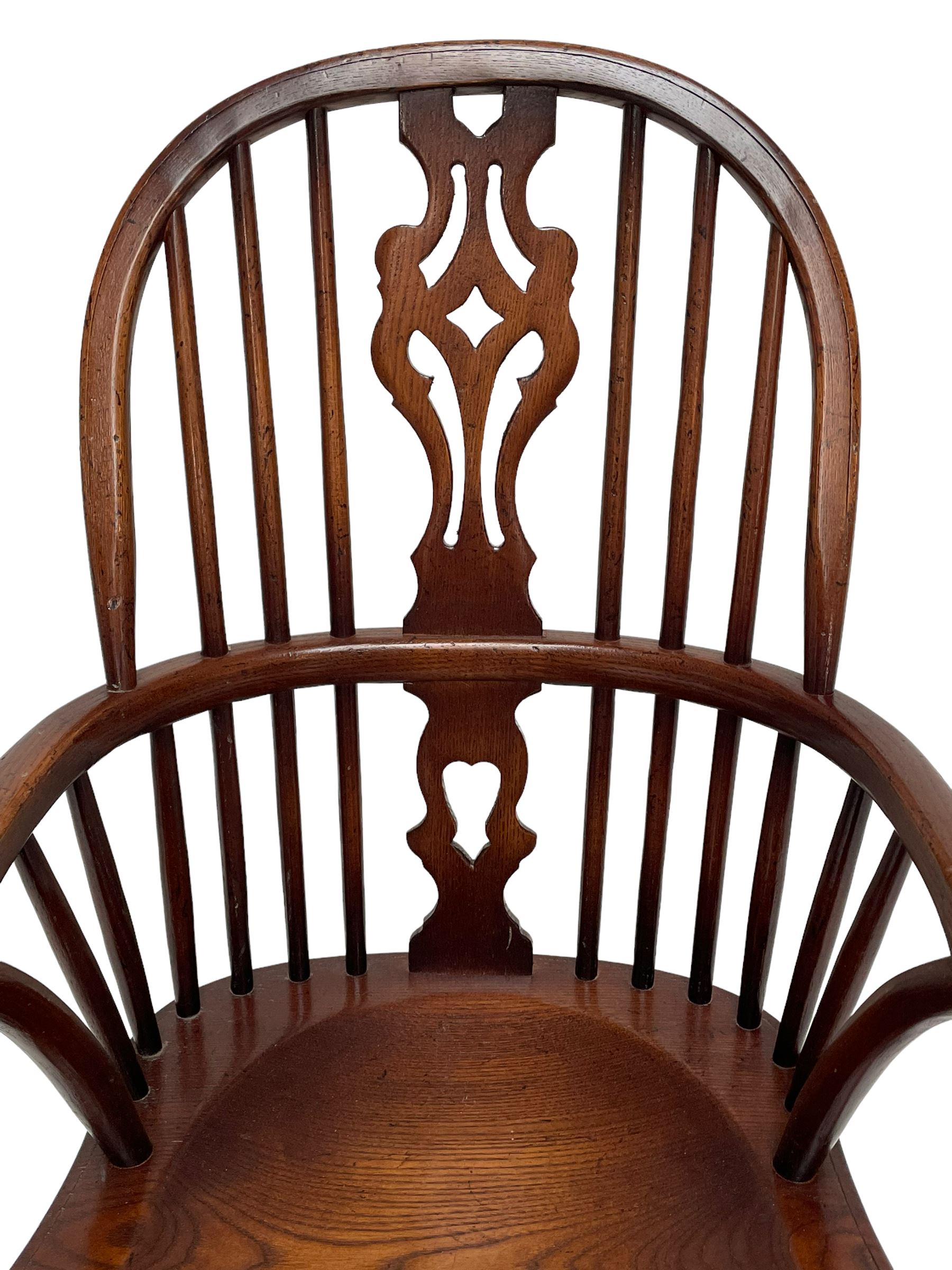 Elm child's Windsor armchair - Image 3 of 5