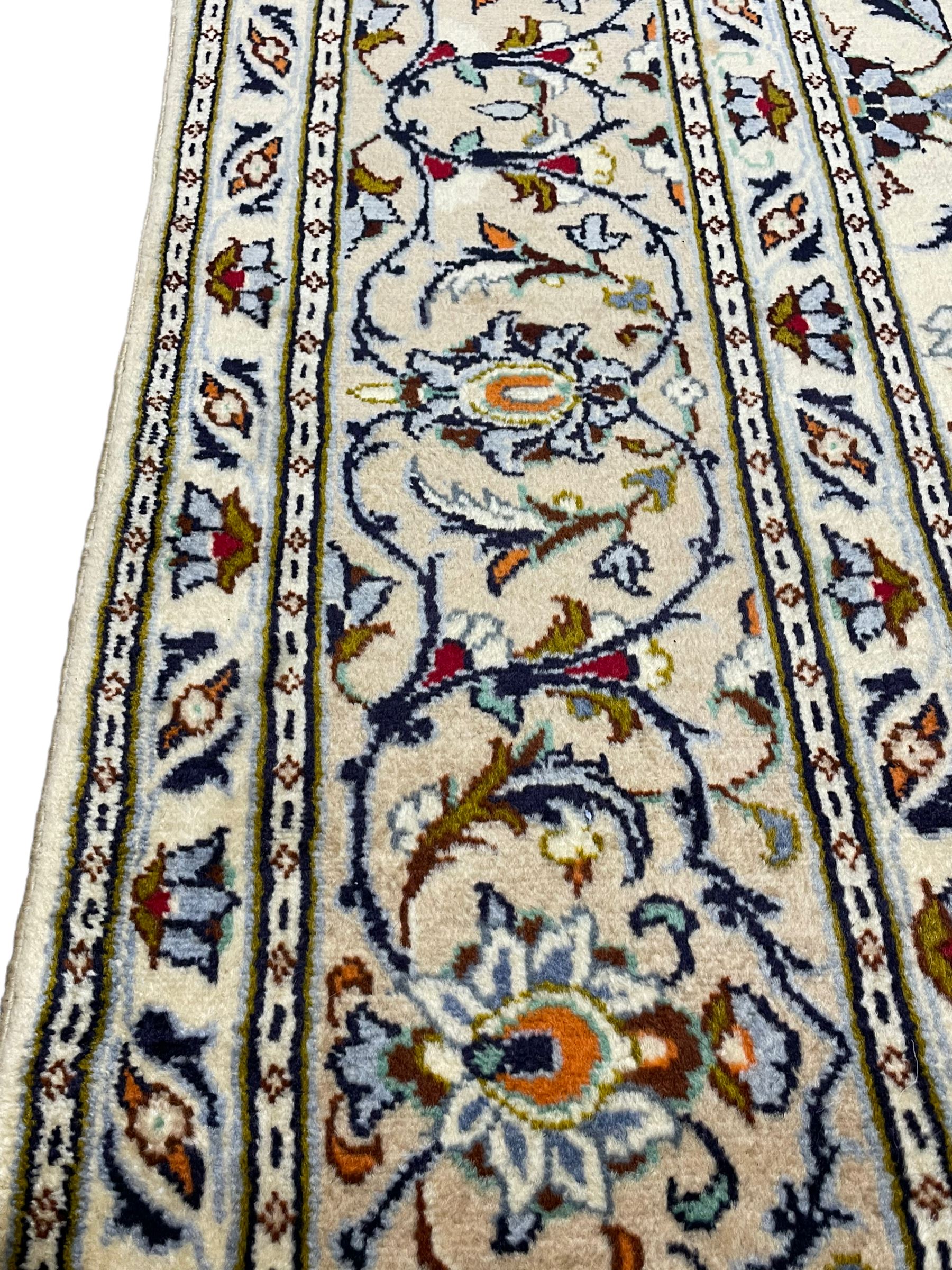 Persian Kashan ivory ground carpet - Image 8 of 8