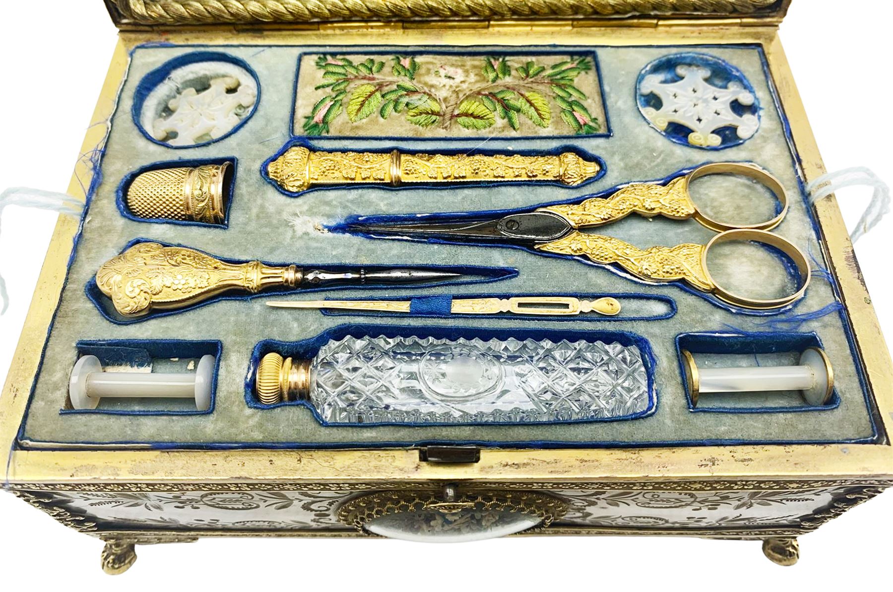Early 19th century French Palais Royal type ormolu and mother-of-pearl musical sewing etui - Image 4 of 19