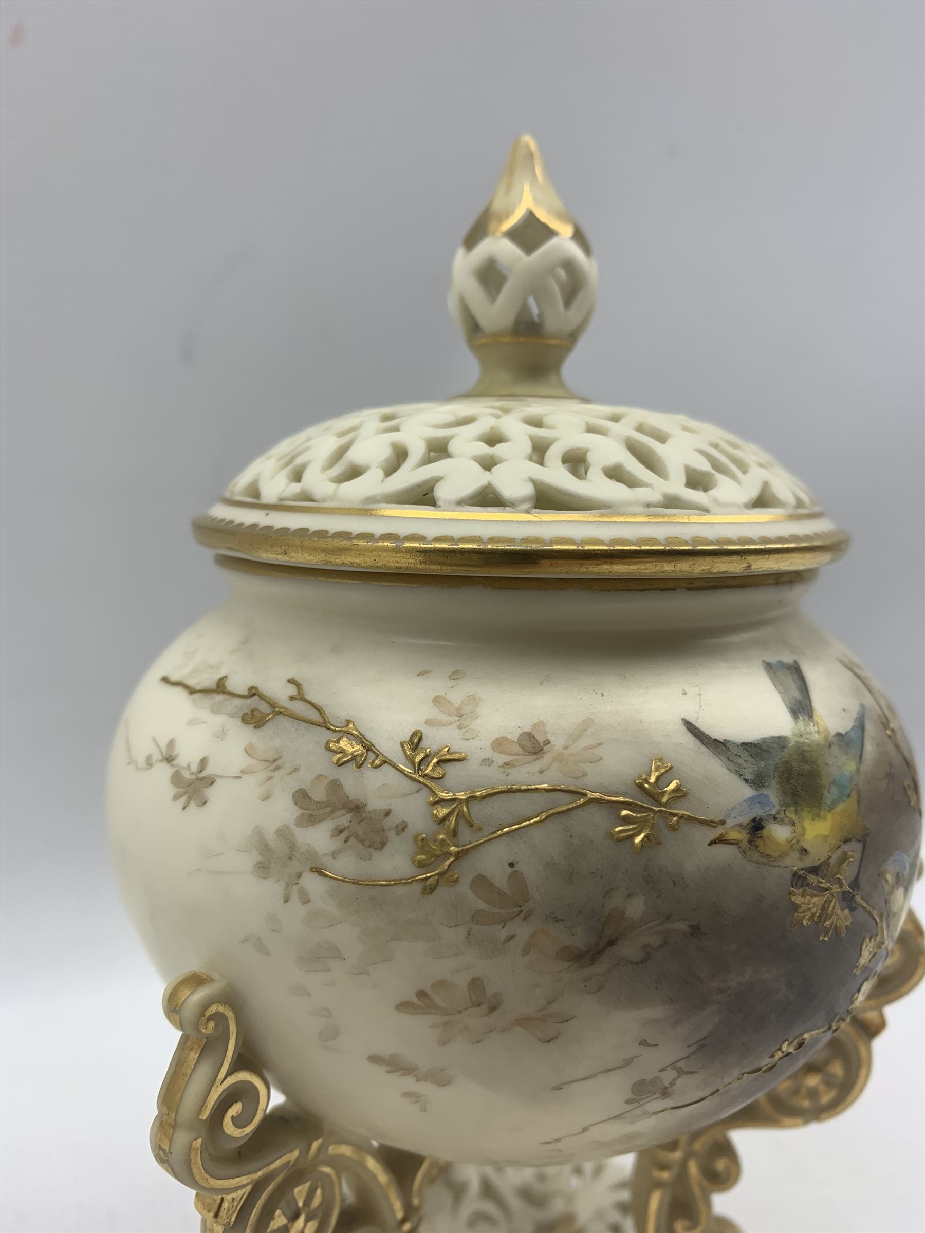 Late Victorian Grainger & Co Royal China Works Worcester reticulated pot pourri vase and cover - Image 2 of 6