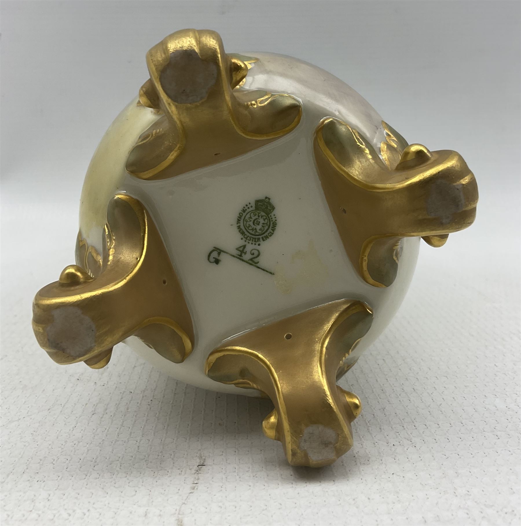 Early 20th century Royal Worcester vase decorated by Harry Davis - Image 5 of 5