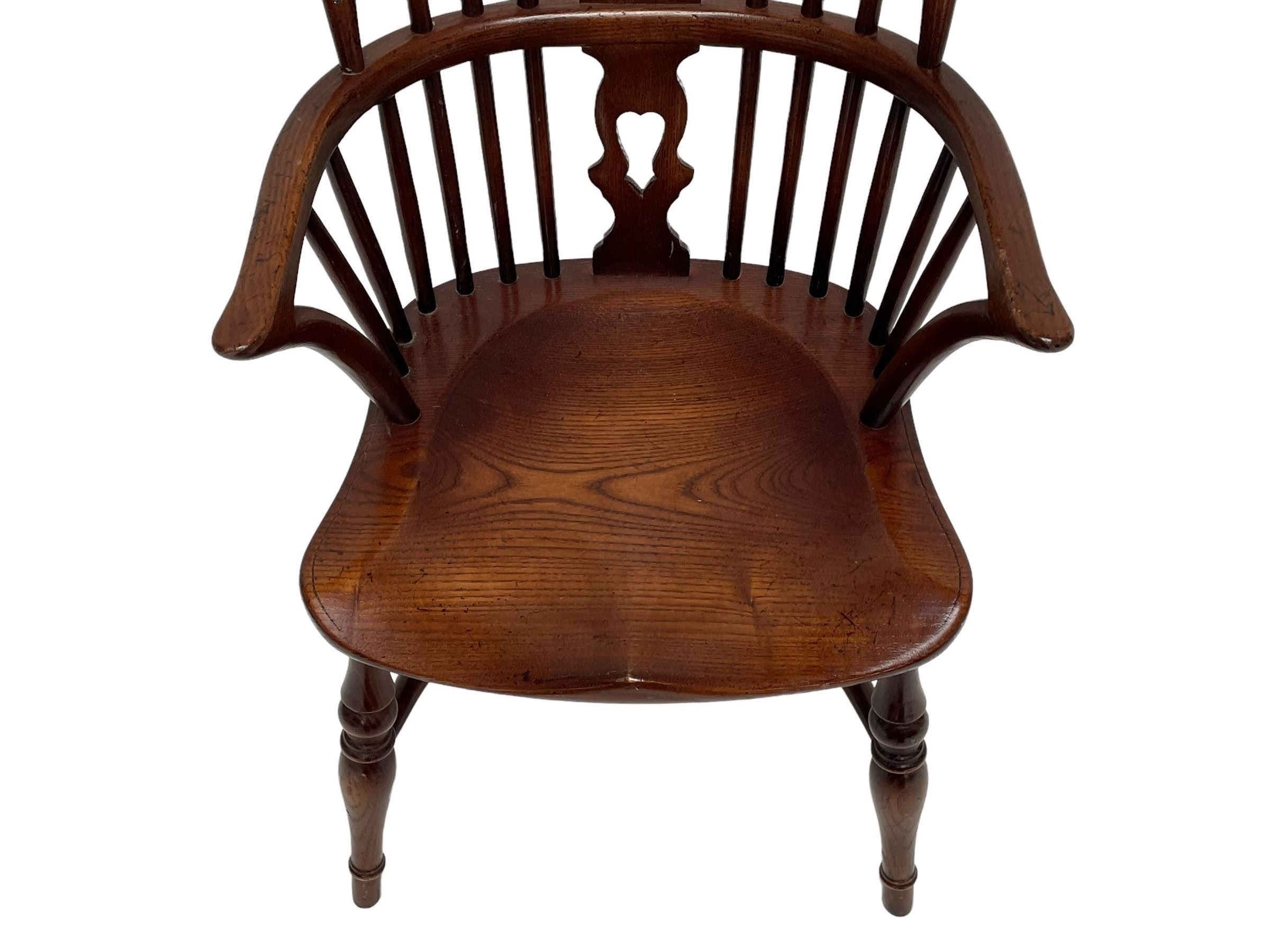 Elm child's Windsor armchair - Image 4 of 5