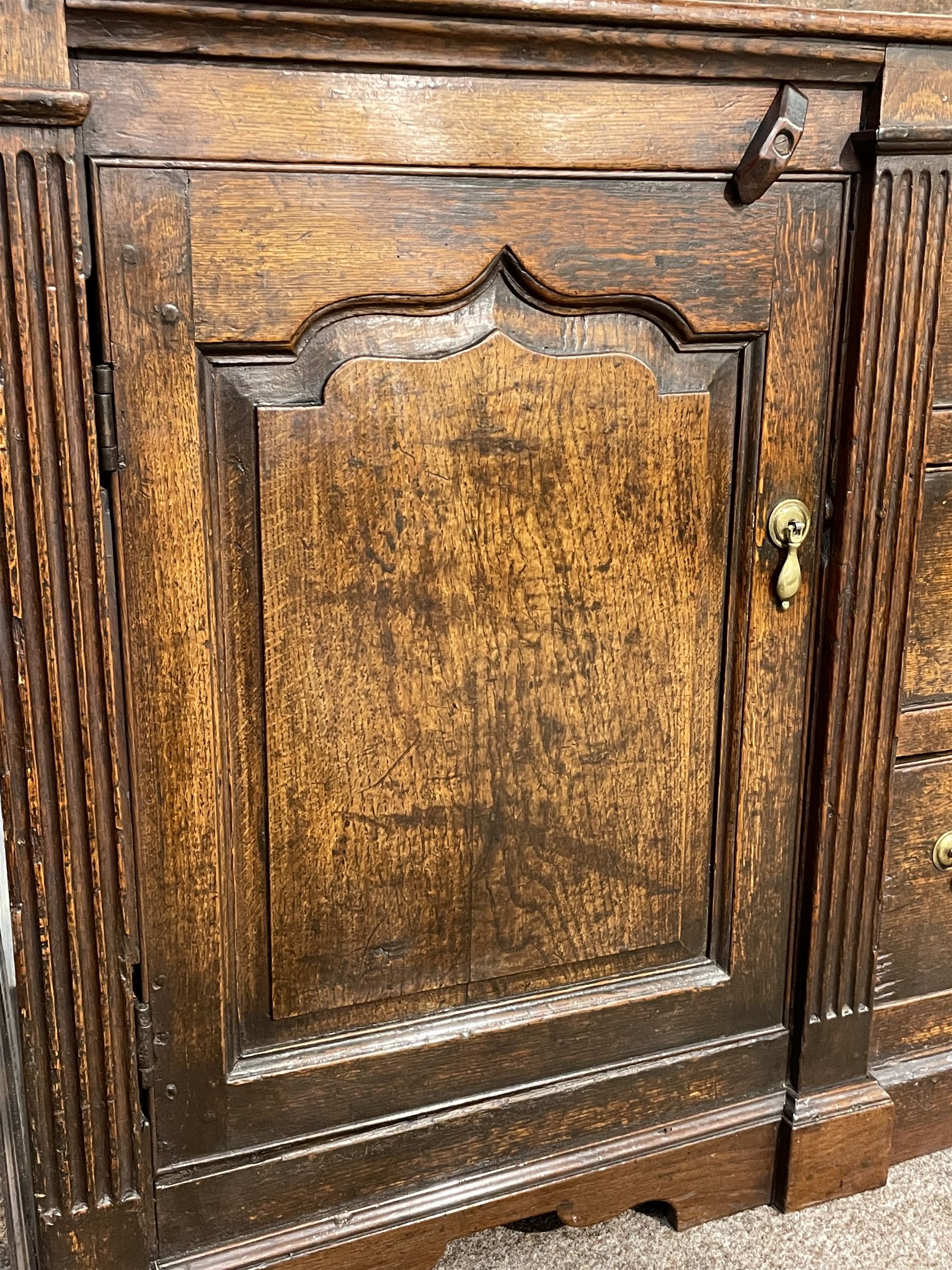 Late 18th century oak dresser and rack - Image 5 of 8