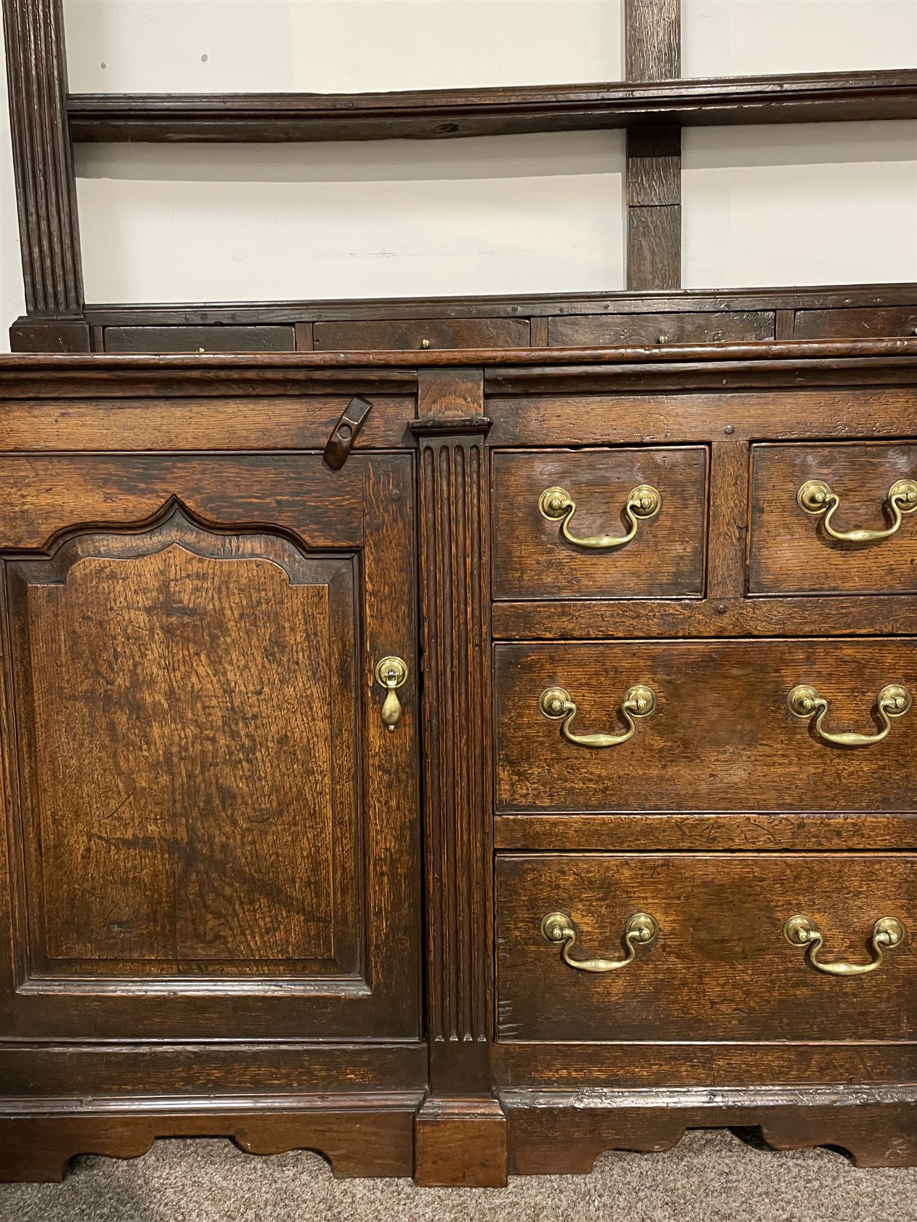 Late 18th century oak dresser and rack - Image 6 of 8