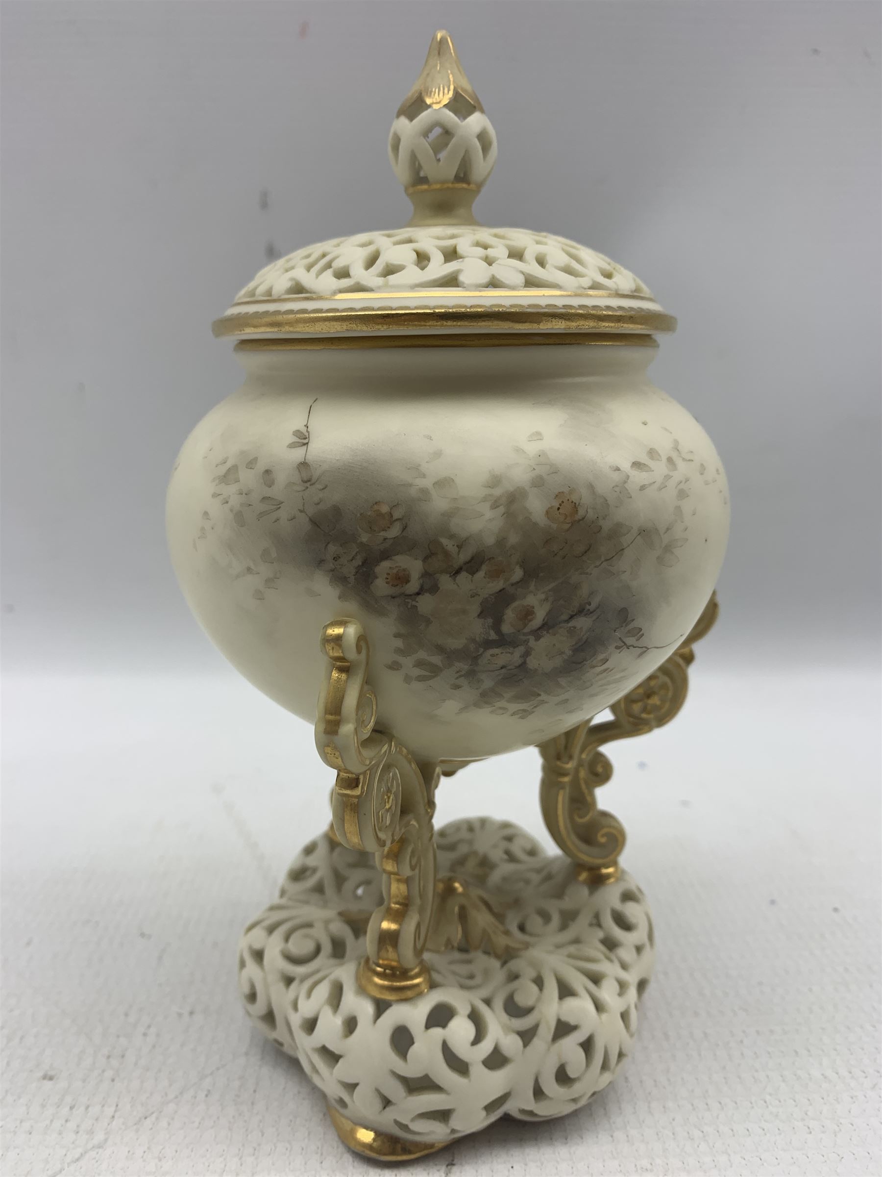 Late Victorian Grainger & Co Royal China Works Worcester reticulated pot pourri vase and cover - Image 3 of 6