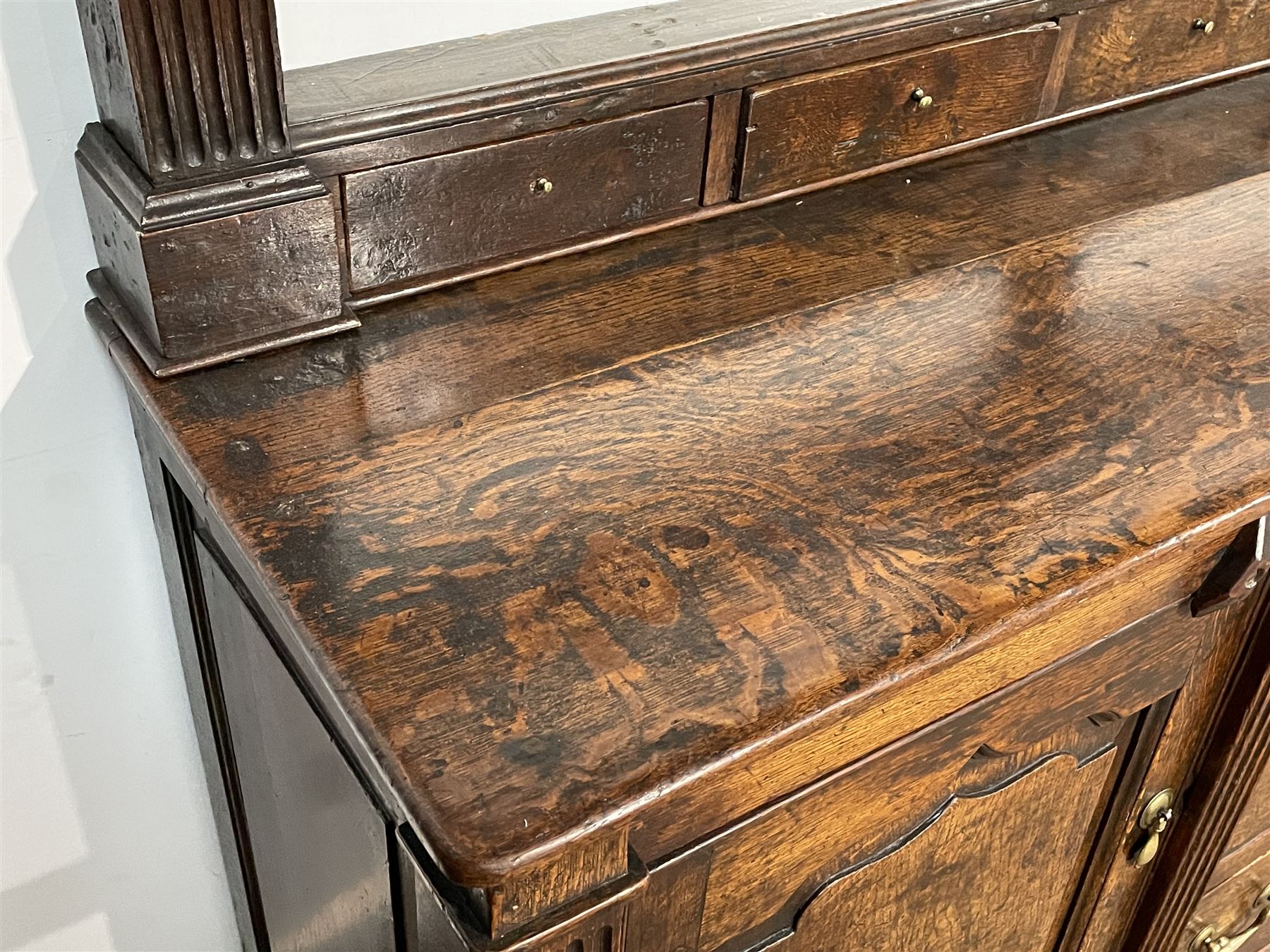 Late 18th century oak dresser and rack - Image 3 of 8