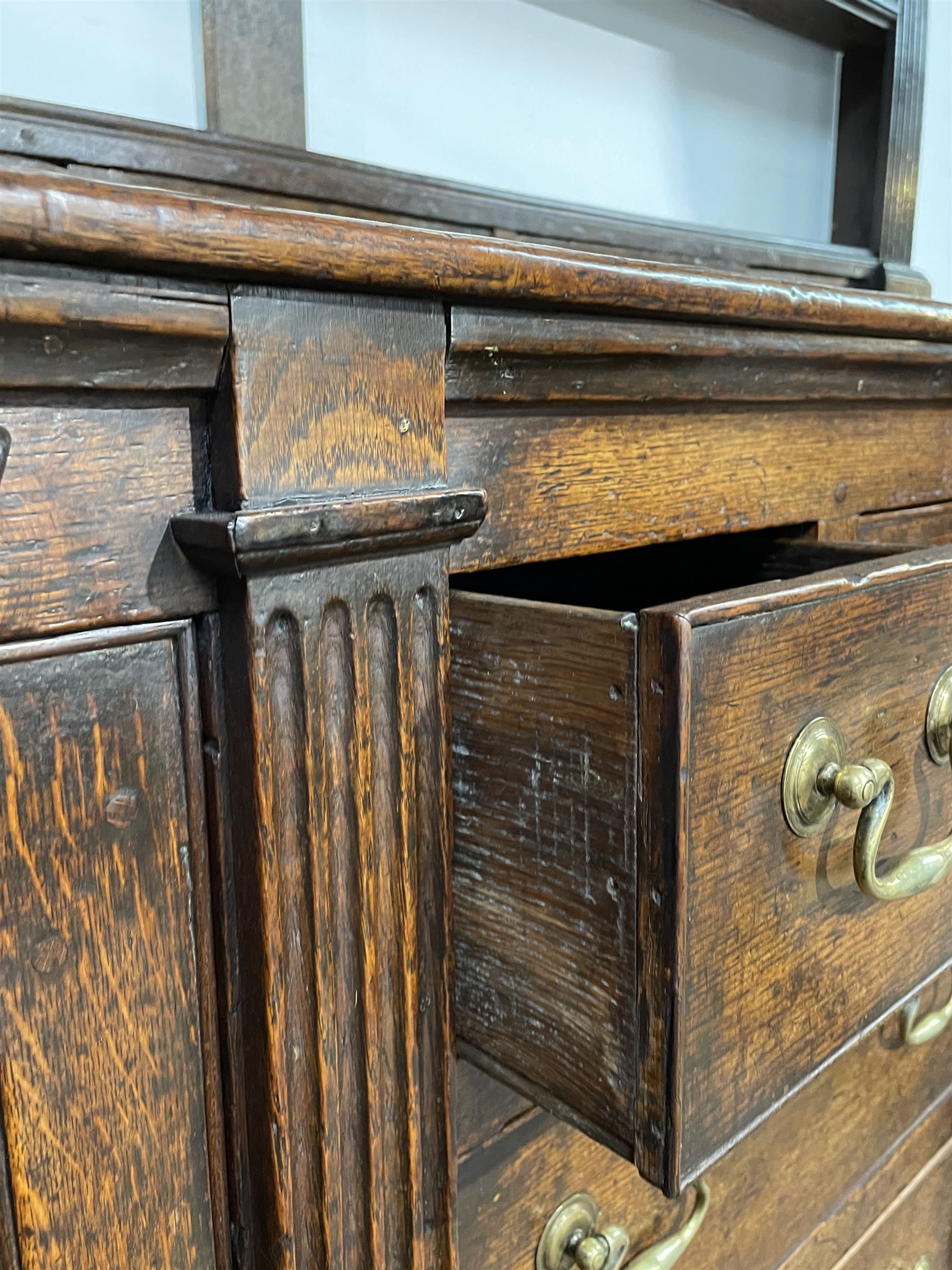 Late 18th century oak dresser and rack - Image 7 of 8