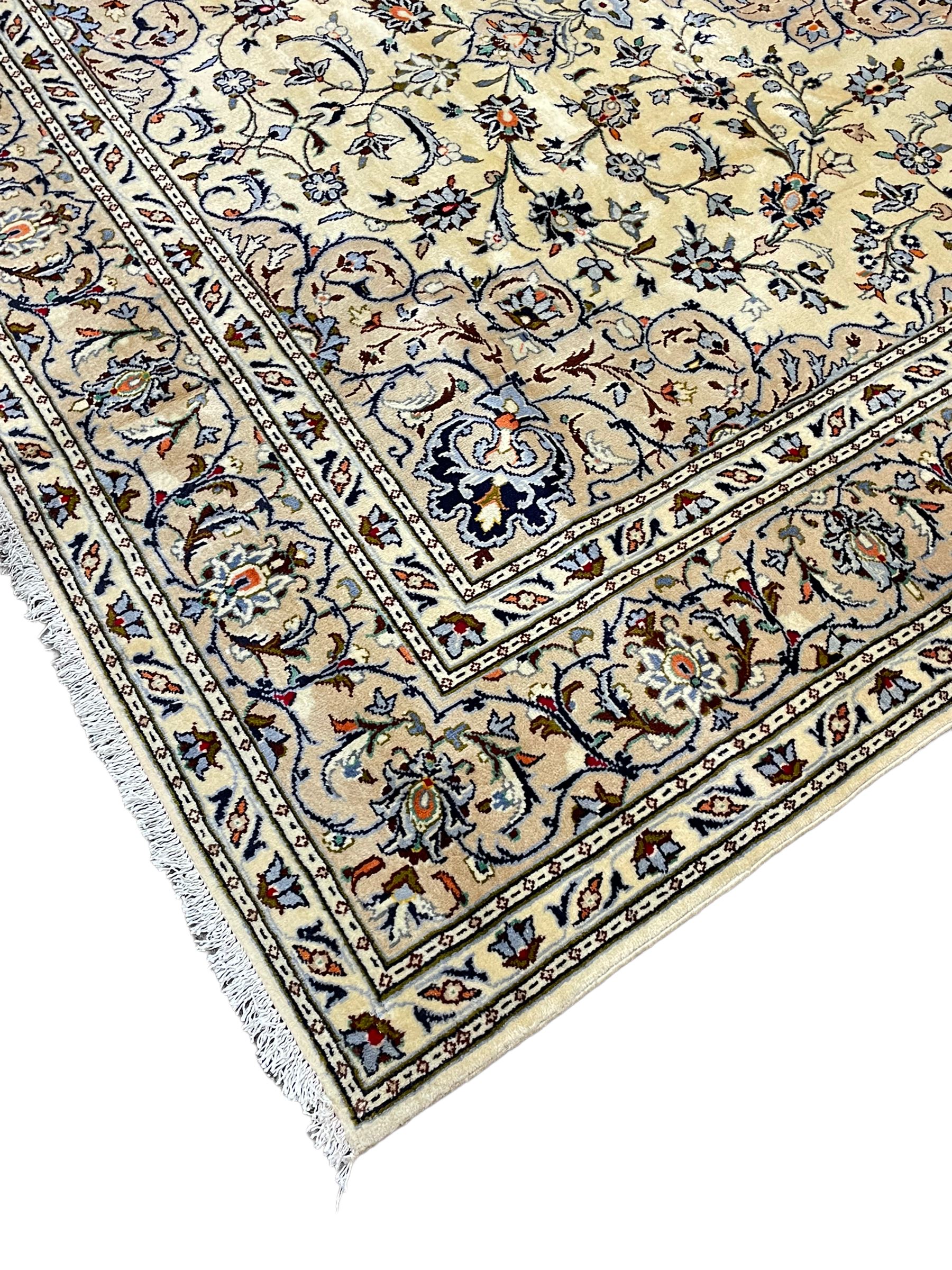 Persian Kashan ivory ground carpet - Image 2 of 8