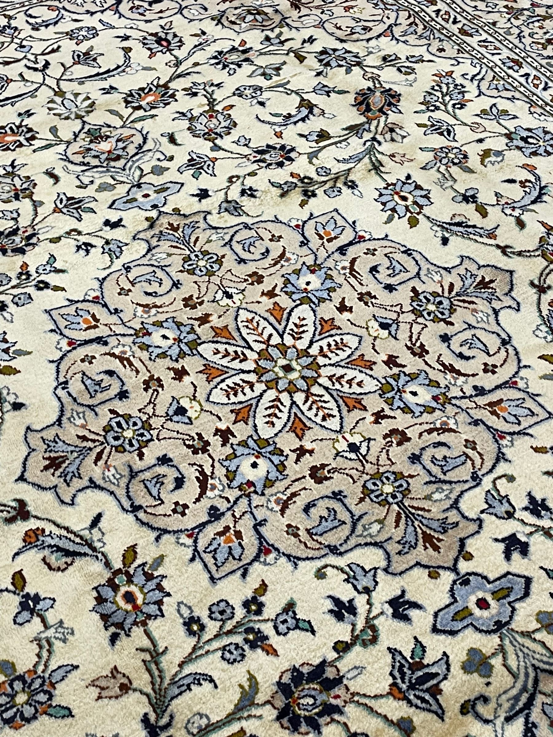 Persian Kashan ivory ground carpet - Image 7 of 8