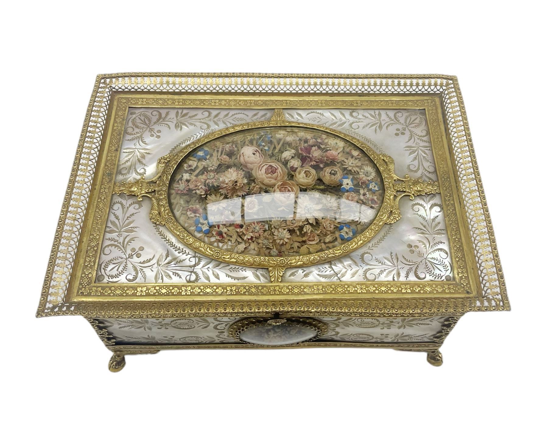 Early 19th century French Palais Royal type ormolu and mother-of-pearl musical sewing etui - Image 14 of 19