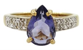 9ct gold pear shaped tanzanite ring